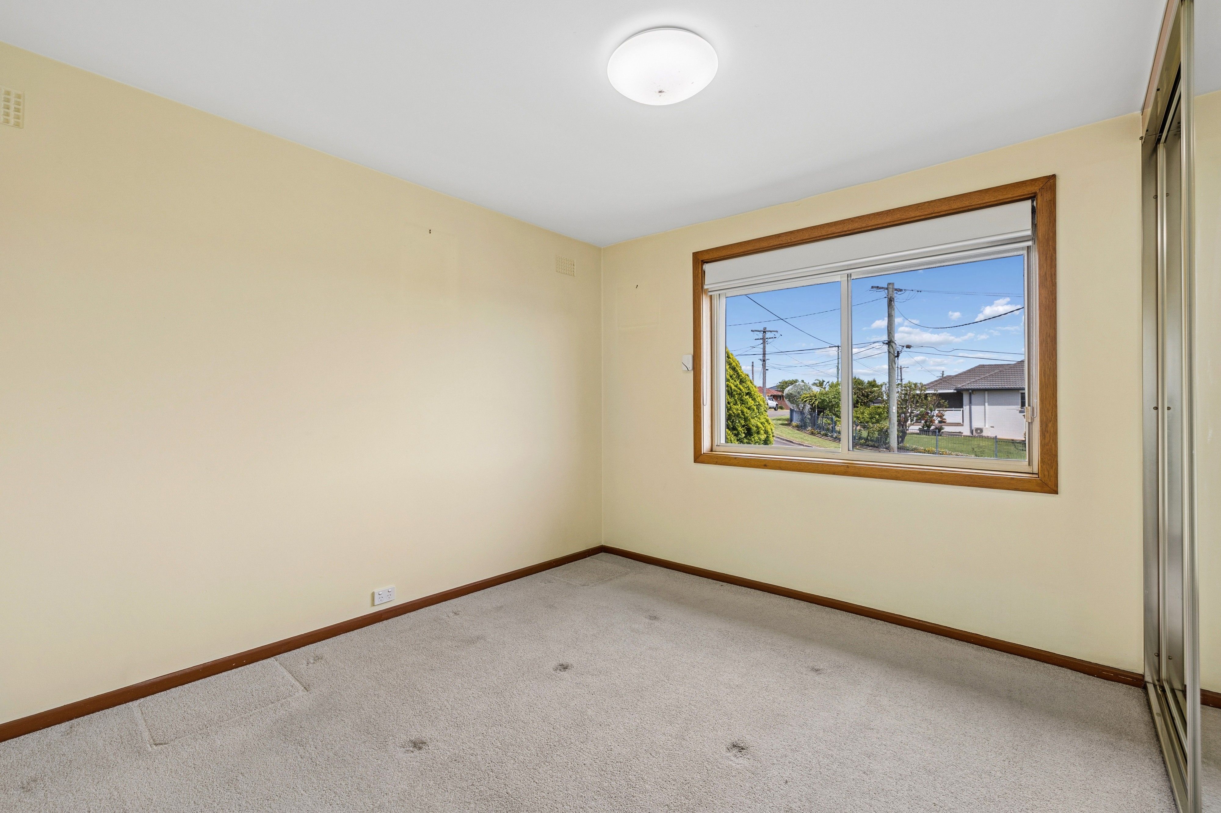 33 Gardiner Crescent — photo 7 of 11