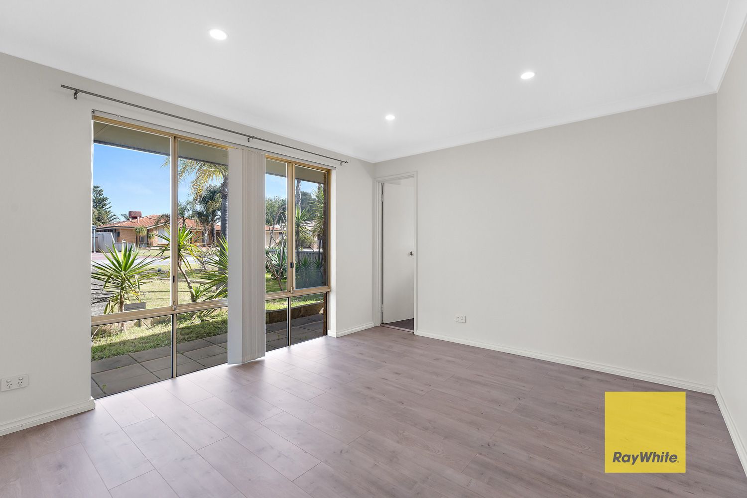 45 Forest Lakes Drive, Thornlie, WA 6108