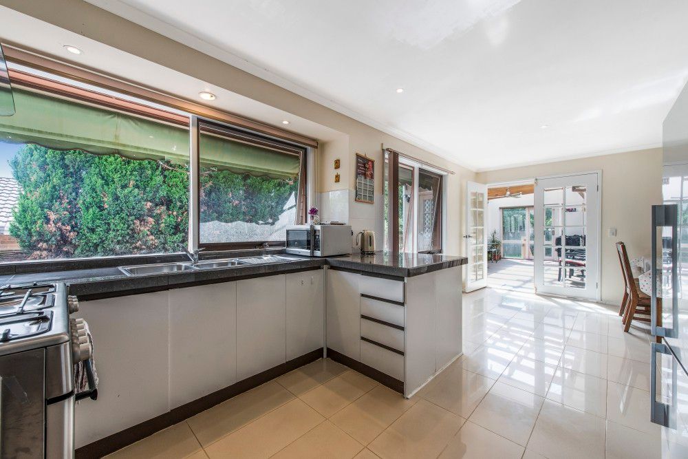 8 Mantung Crescent, Rowville, VIC 3178