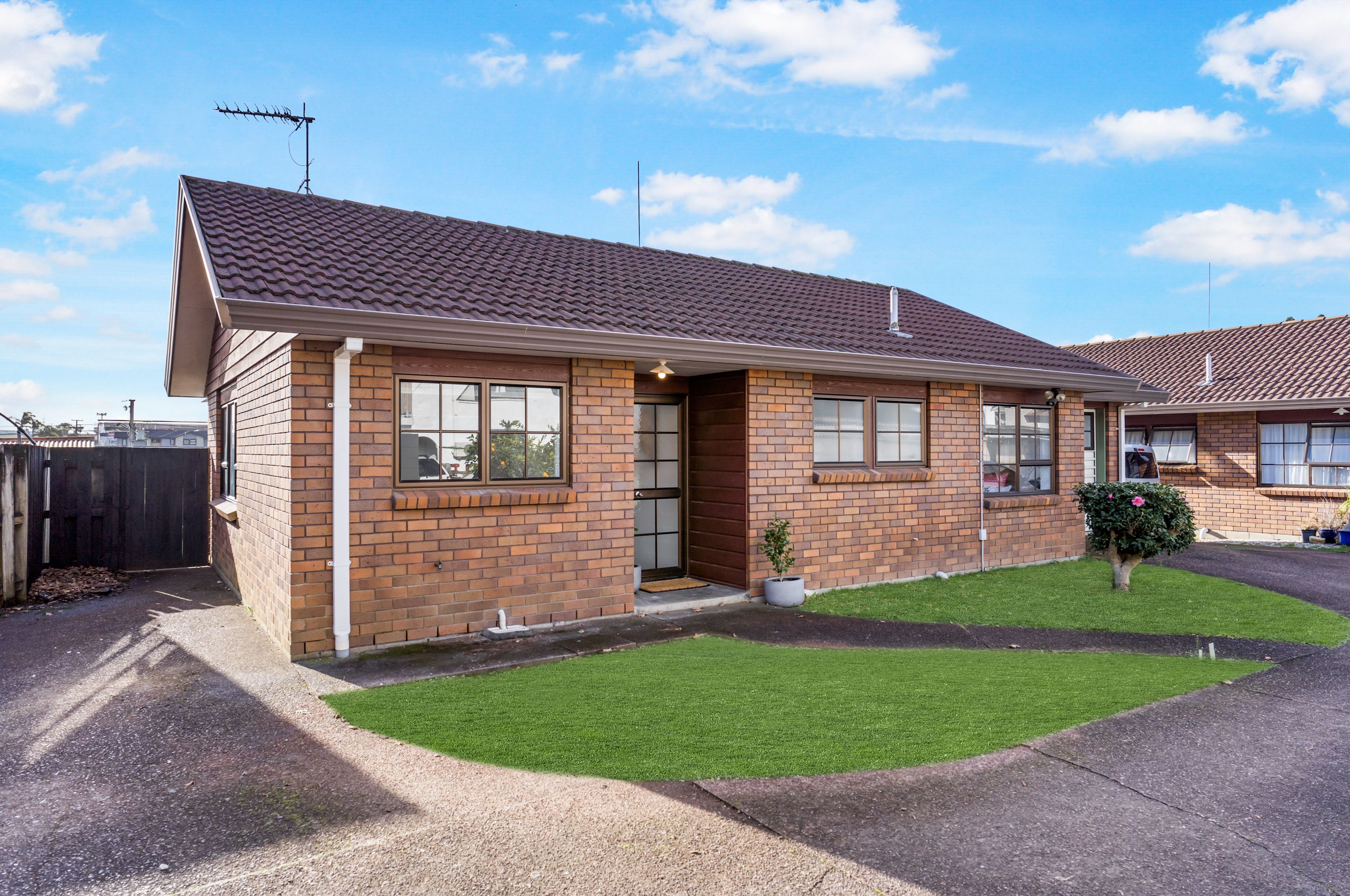 2/10 Great South Road, Papakura, Papakura