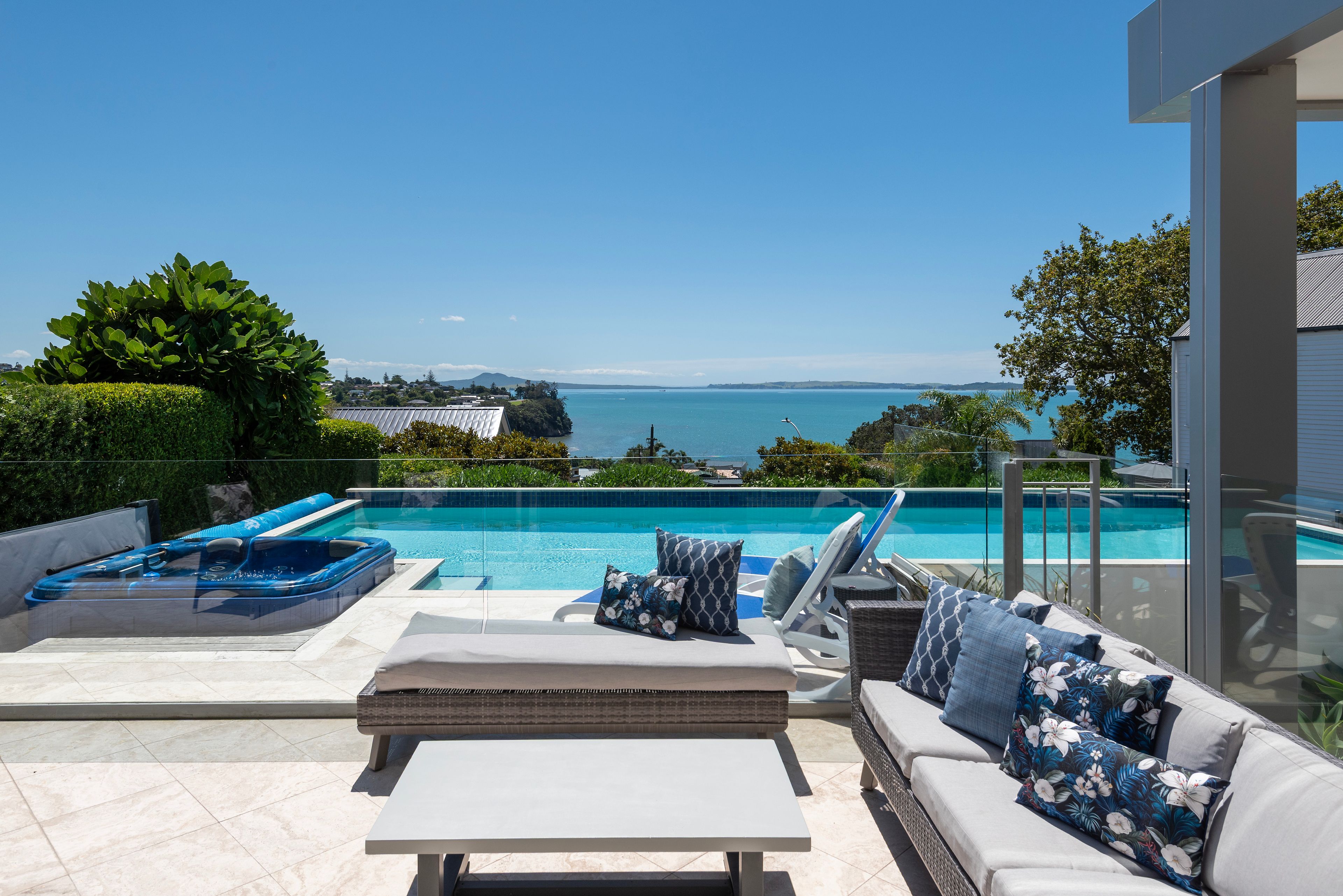 7 Island View Terrace, Cockle Bay, Manukau City 2014 - Sold House - Ray ...