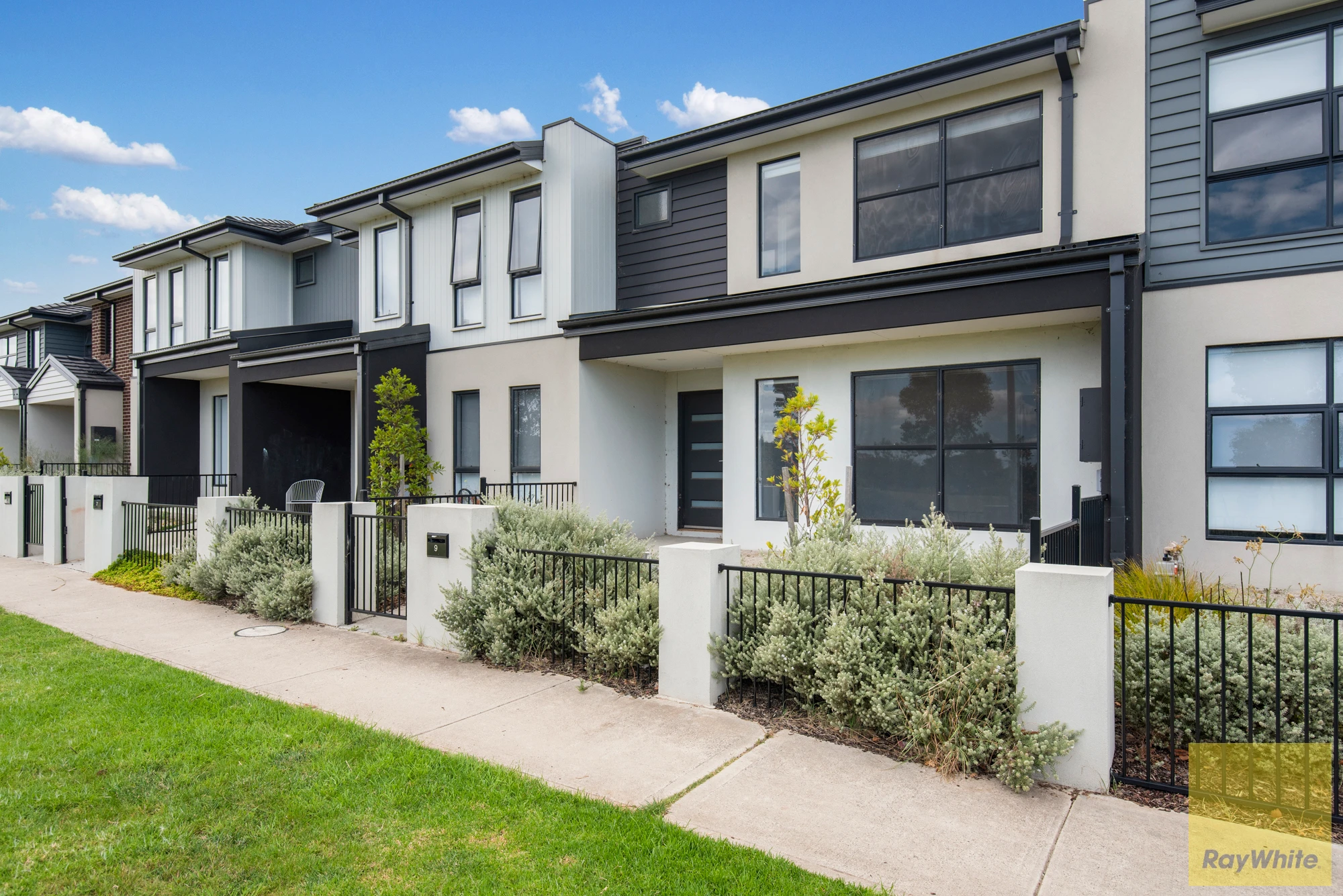 9 Pandan Walk, MANOR LAKES, VIC 3024