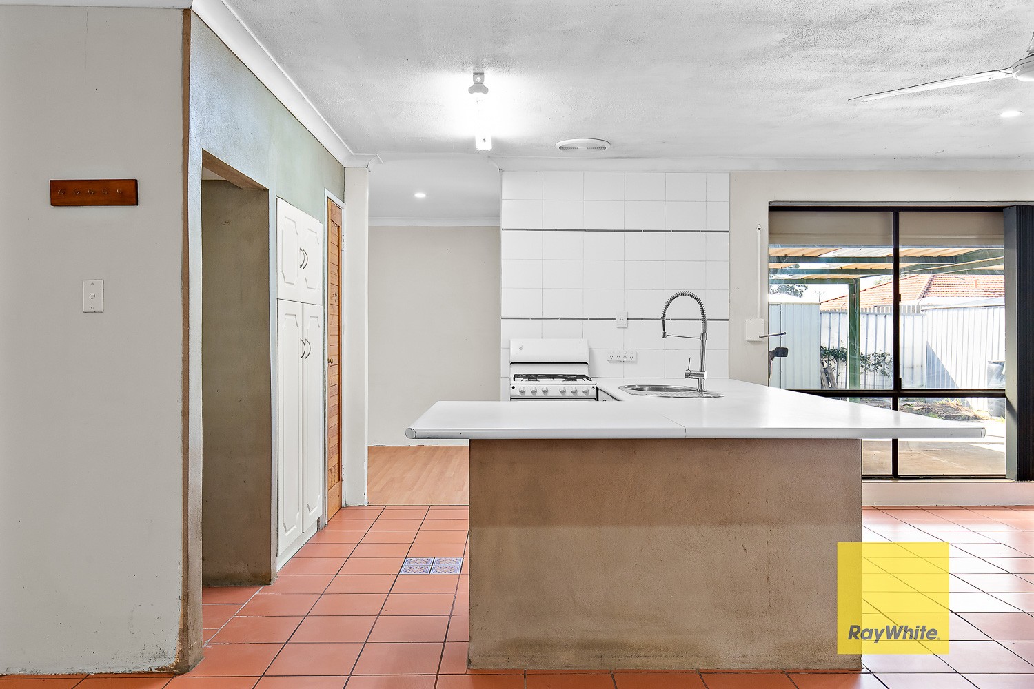 10 Oriole Way, Thornlie, WA 6108