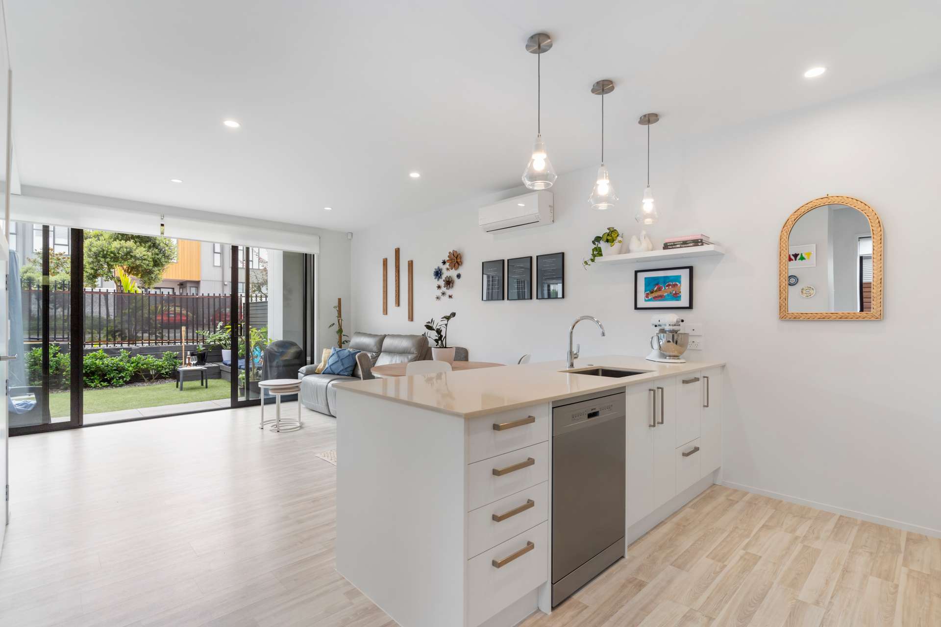 13 Gateway Avenue photo 11