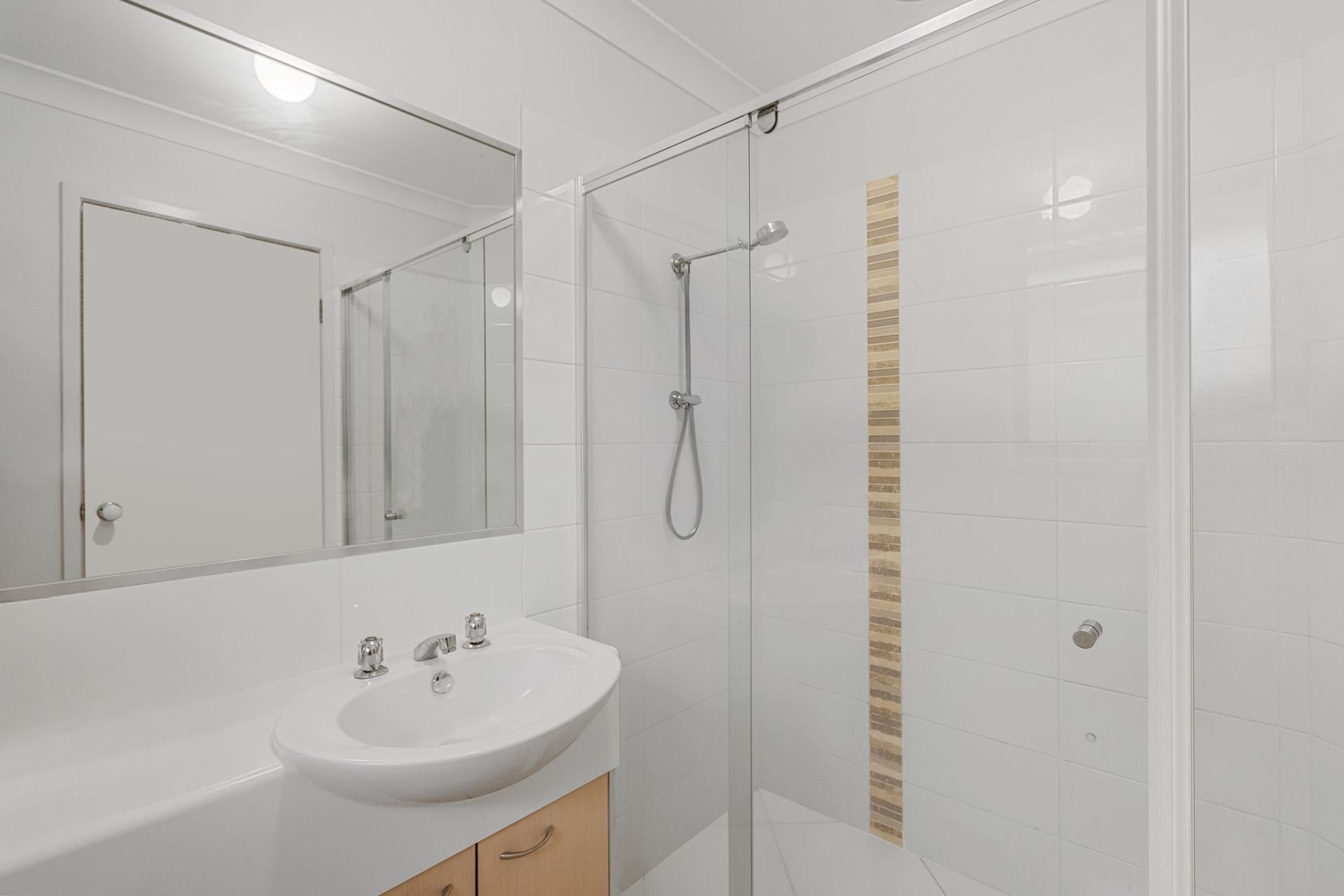 10/99-113 Peverell Street — photo 8 of 18