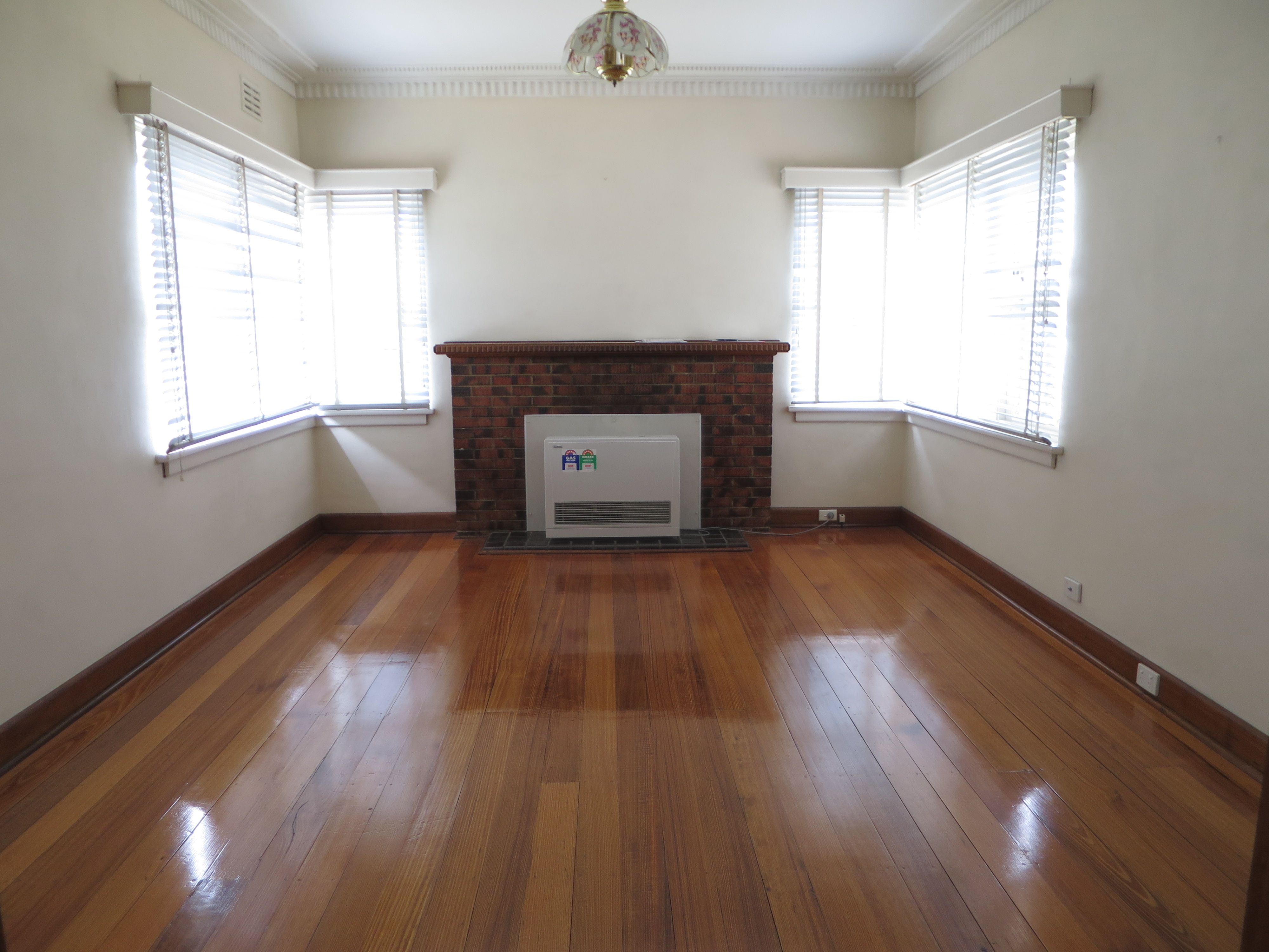 154 Kangaroo Road, Hughesdale, VIC 3166
