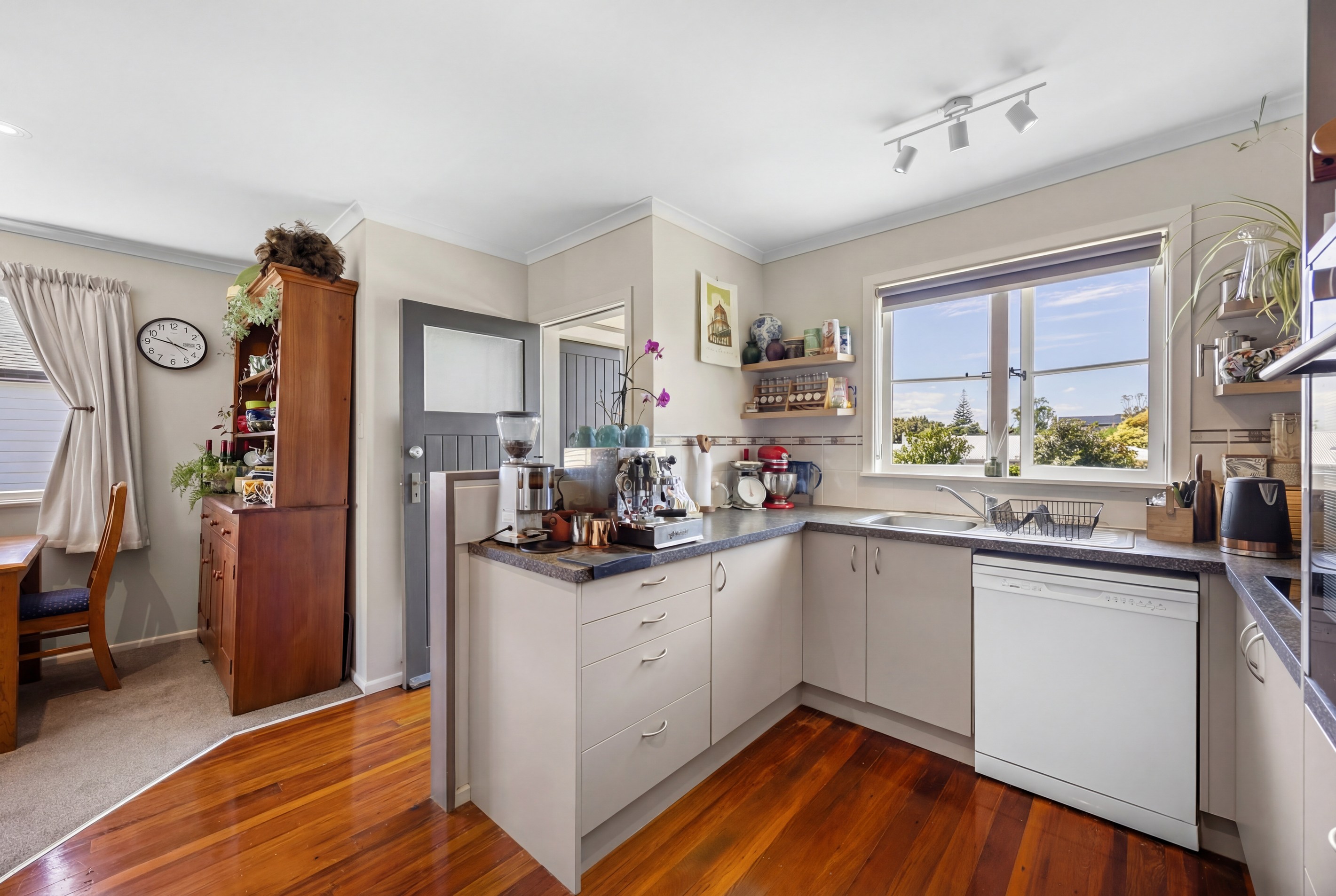 9 Stokes Avenue, Te Atatu Peninsula, Waitakere City