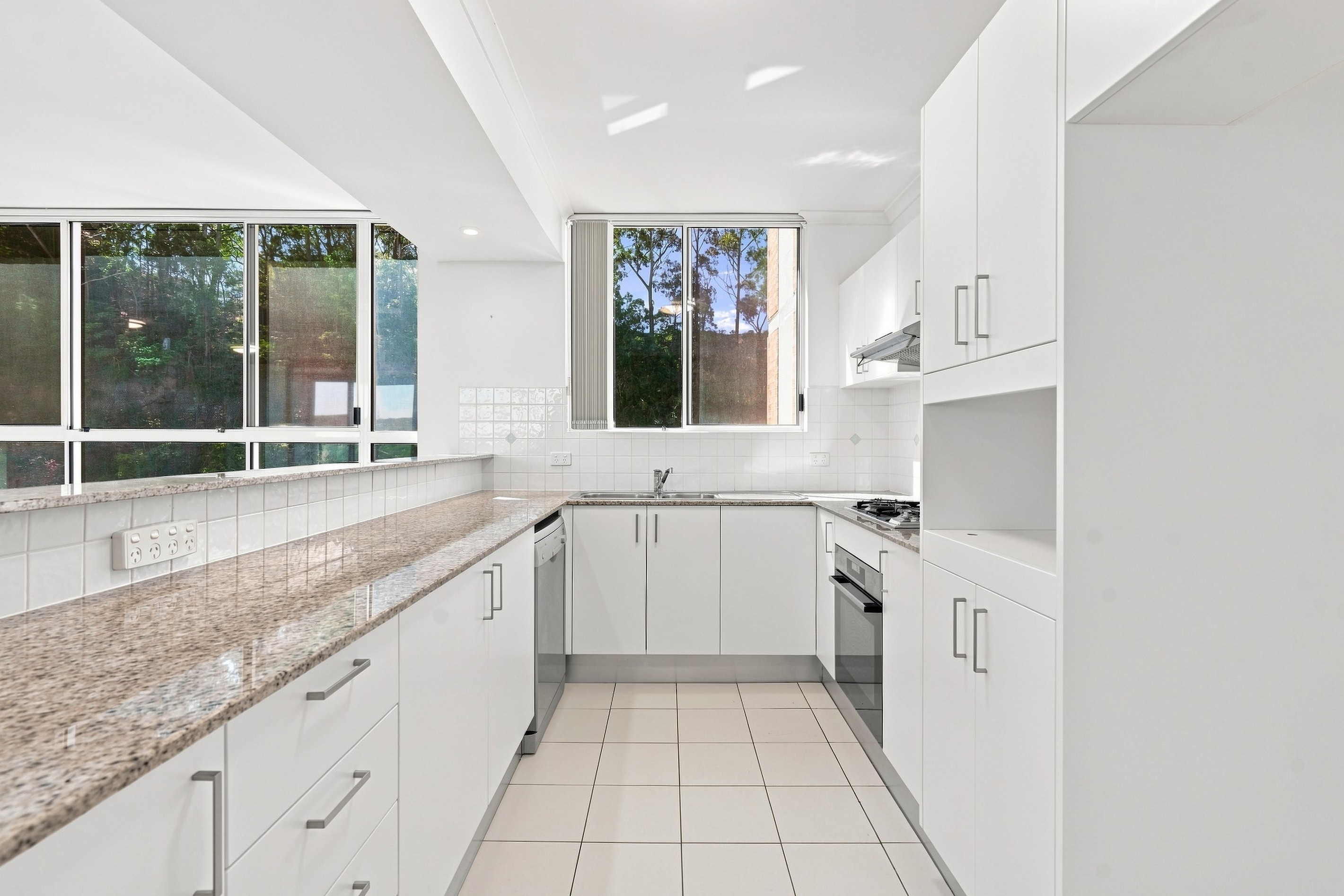 904/97-99 John Whiteway Drive, Gosford, NSW 2250