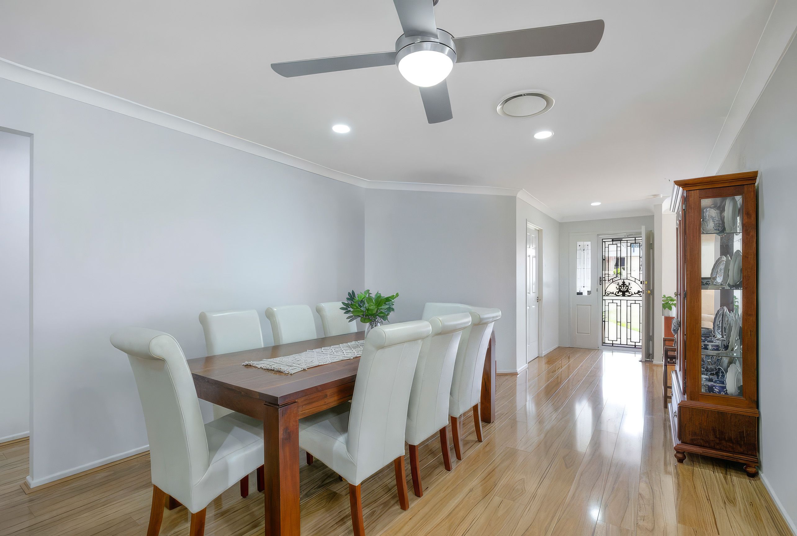 21 Queen Elizabeth Drive — photo 8 of 23