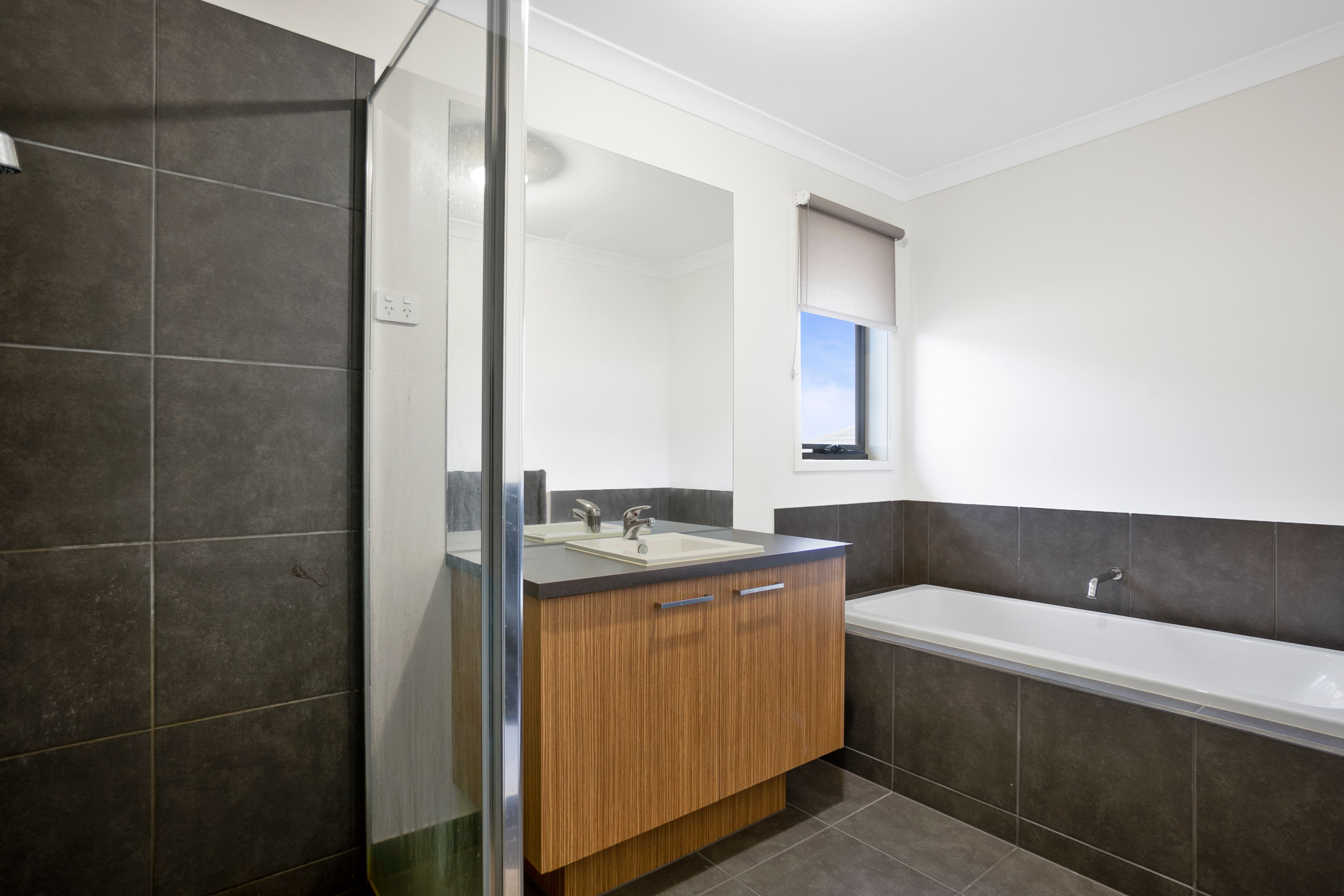 15 Yallaroo Chase, Werribee, VIC 3030 House for Rent Ray White Werribee