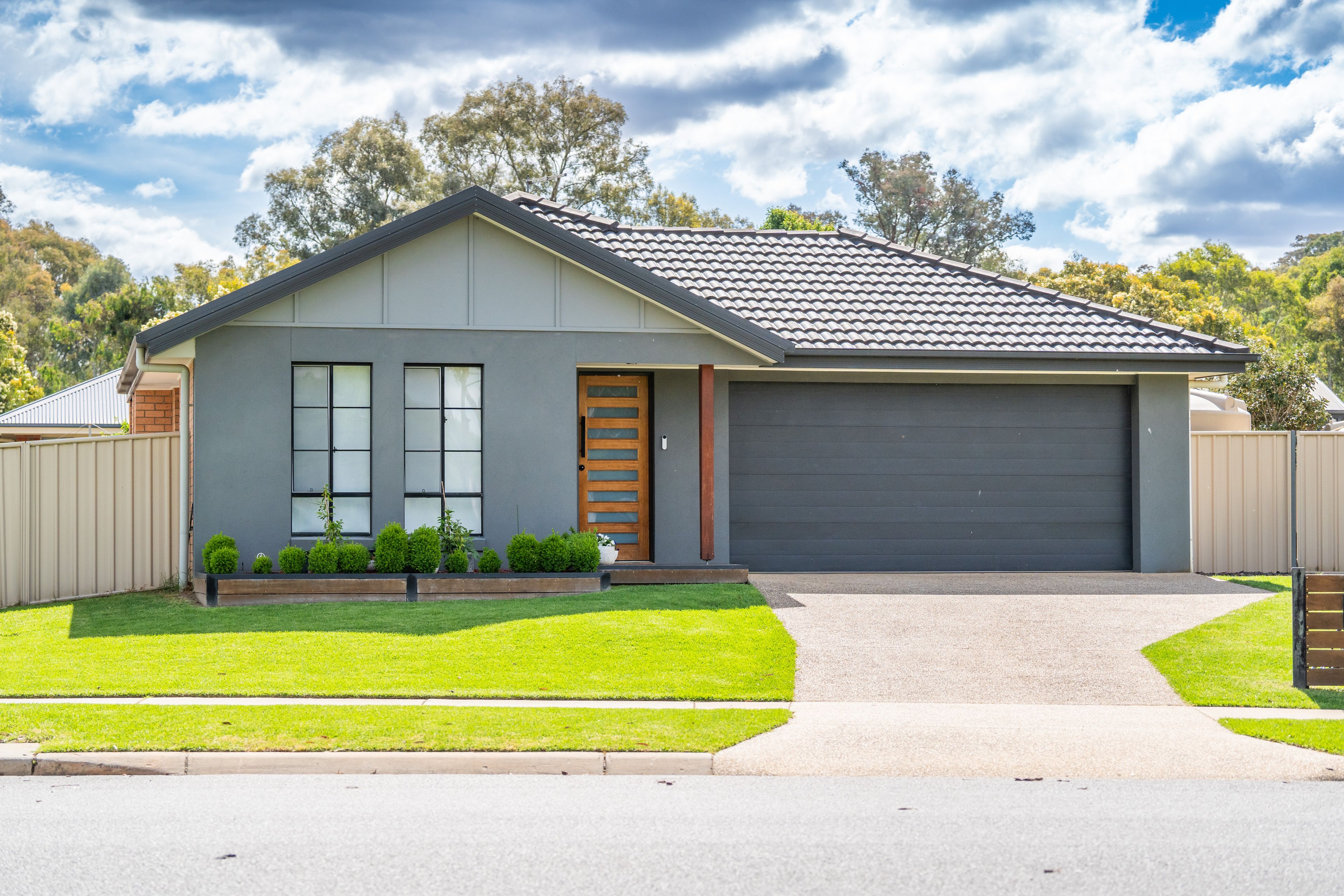 21 Kendall Drive, Hamilton Valley NSW 2641