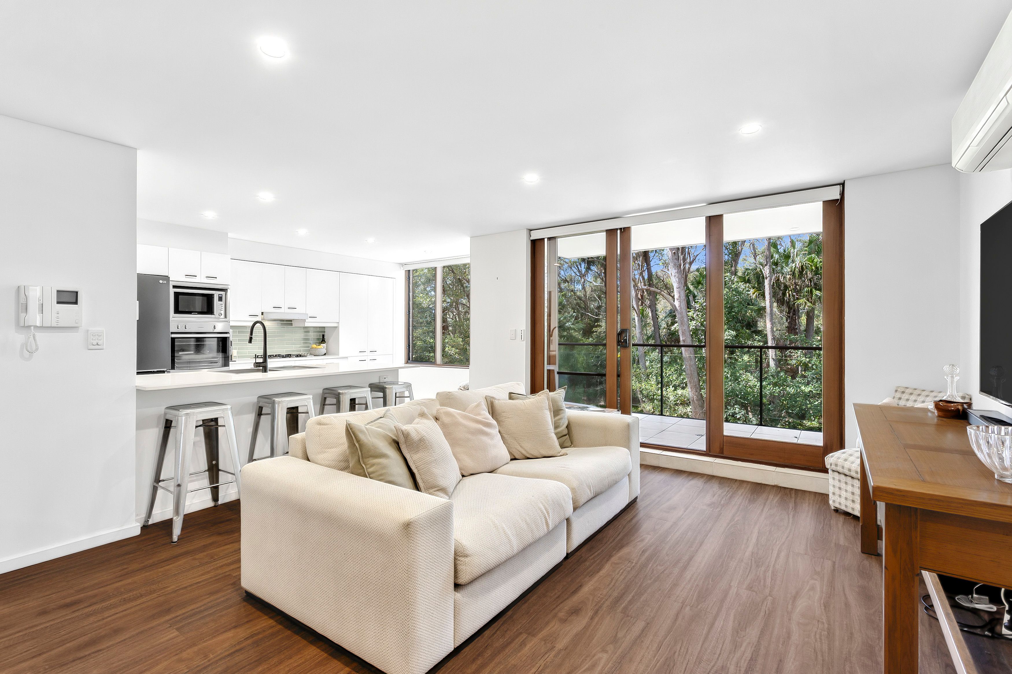 6/50 Parkland Road — photo from Ray White Northern Beaches