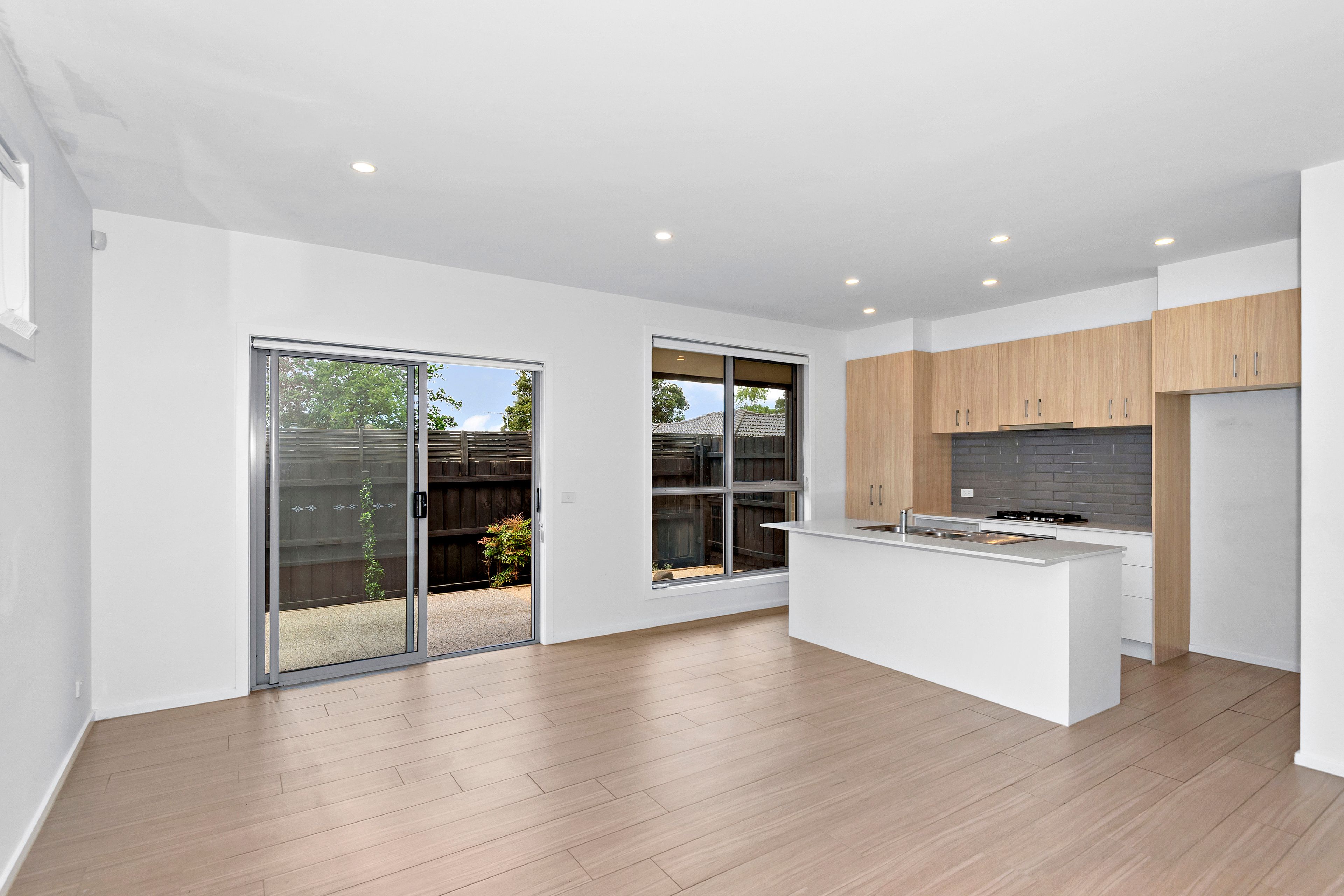 8/160 Warrandyte Road — photo 3 of 8
