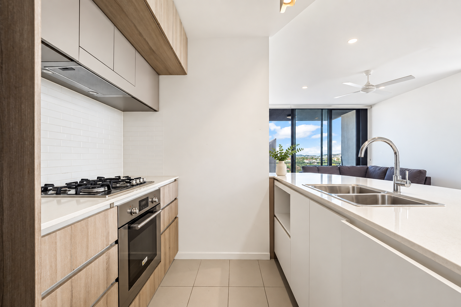 604/58 Manilla Street — photo 4 of 10