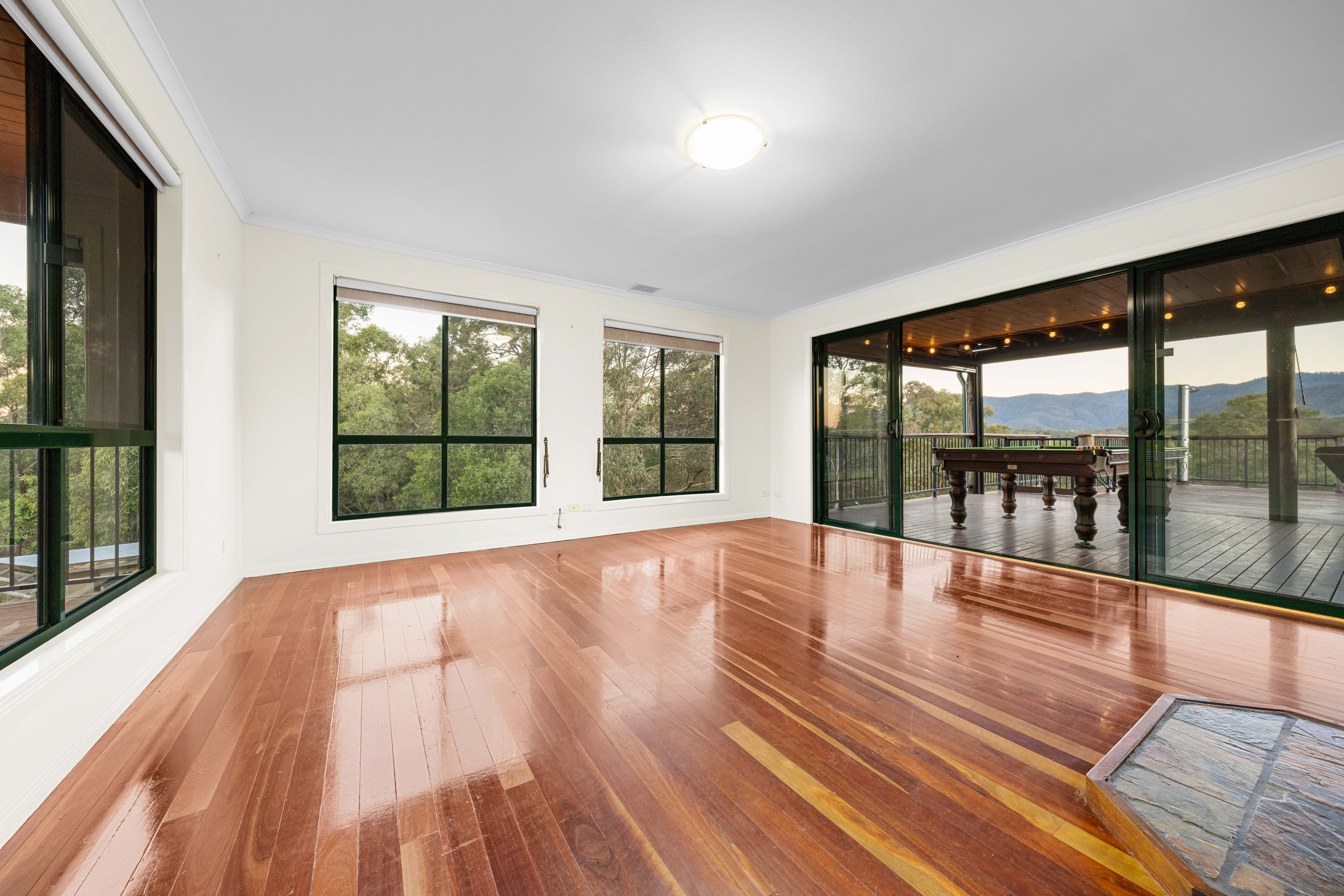 'Twin Peaks' - Idyllic Lifestyle, Spectacular Views And So Much More — photo 8 of 24