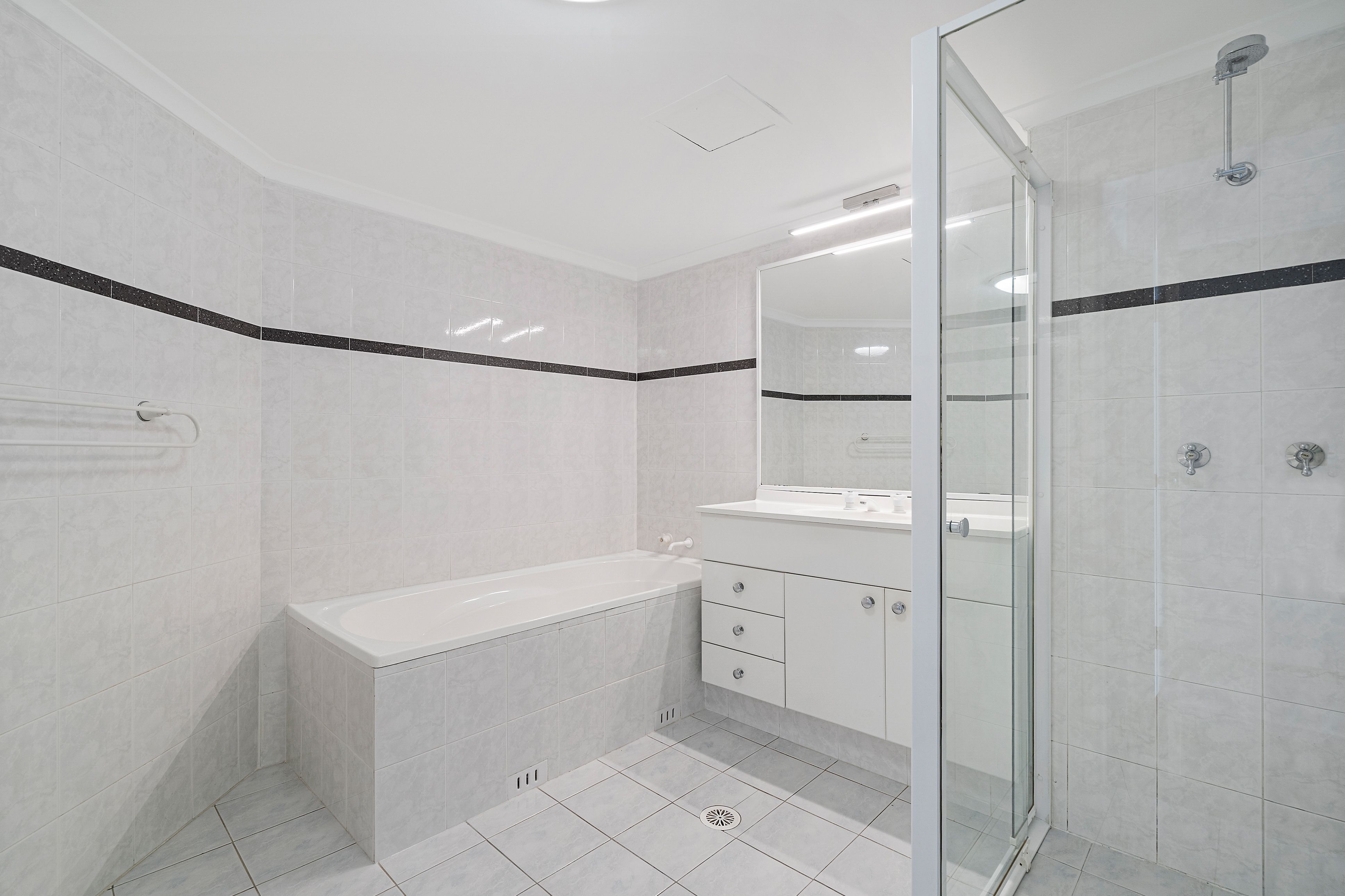 72/8 Ashton Street — photo 4 of 11