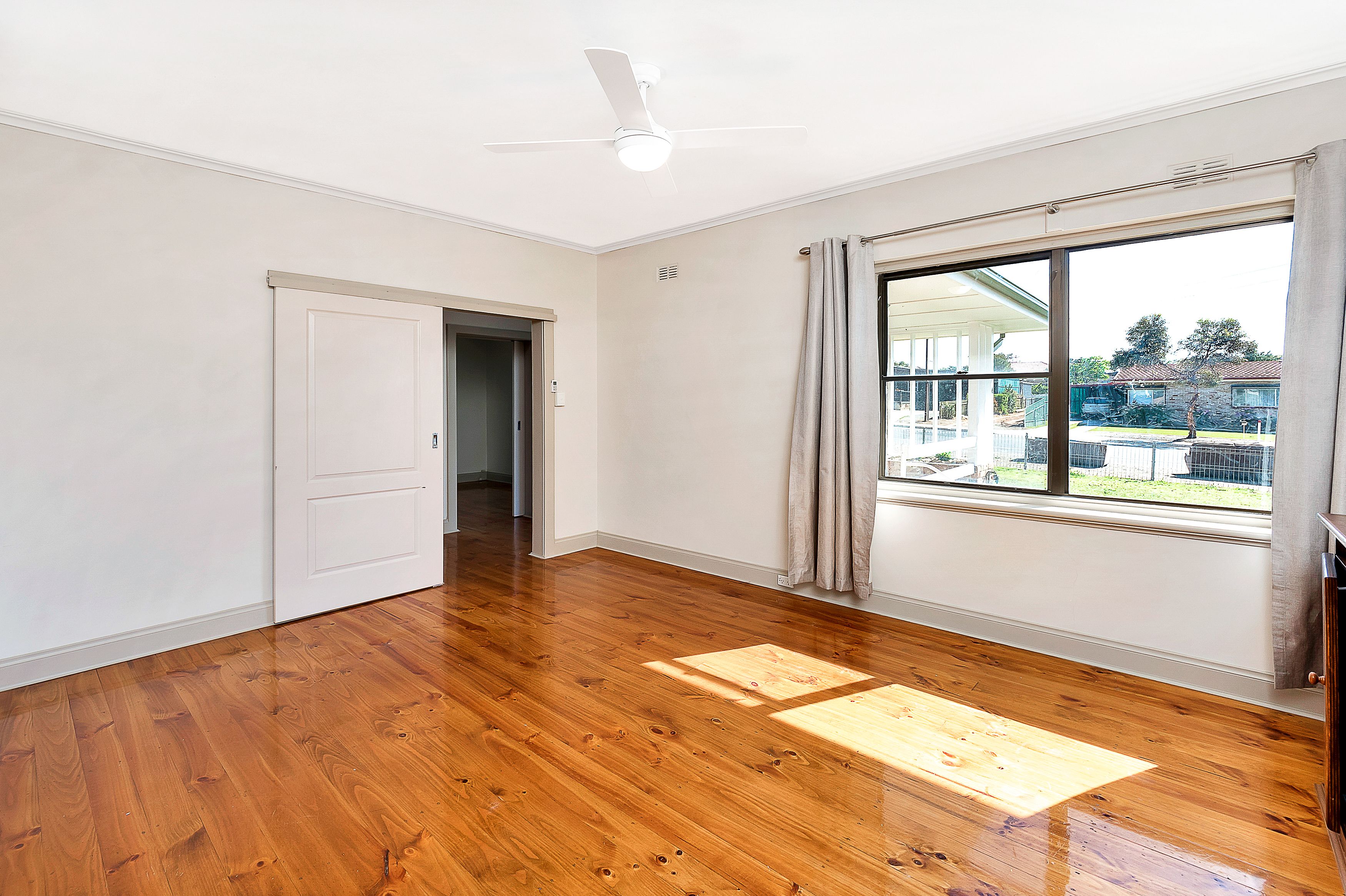 4 Leslie Street — photo 4 of 15