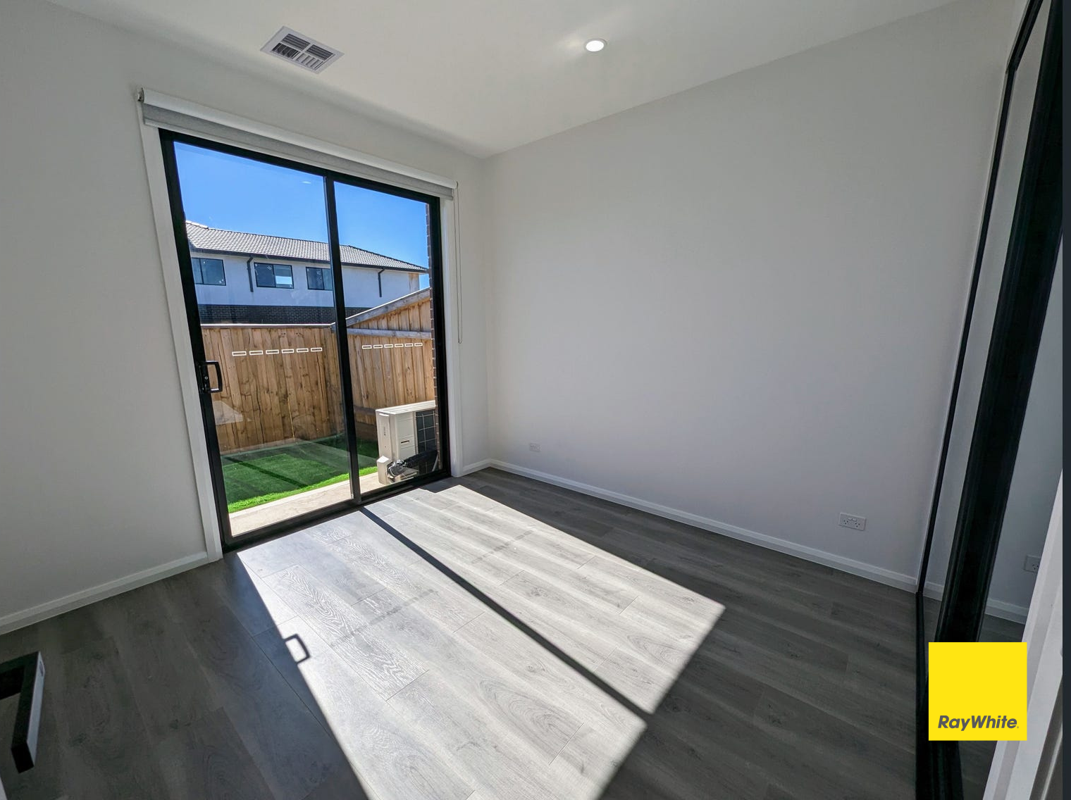 29 Roseneath Way — photo 11 of 15