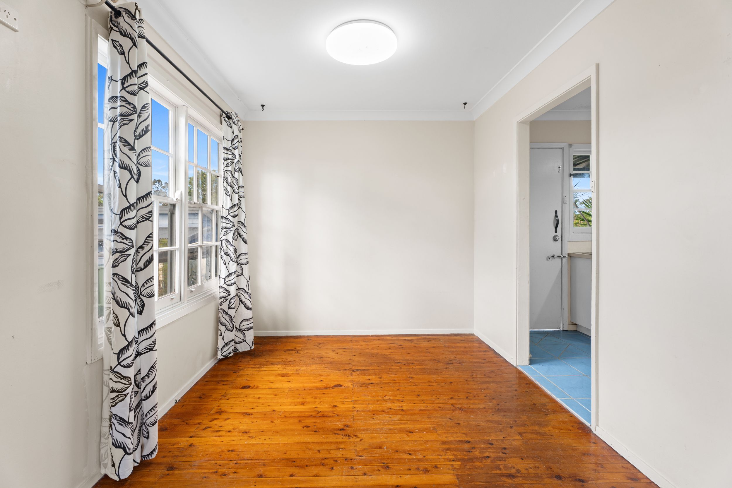 16 Sandringham Avenue — photo 4 of 19