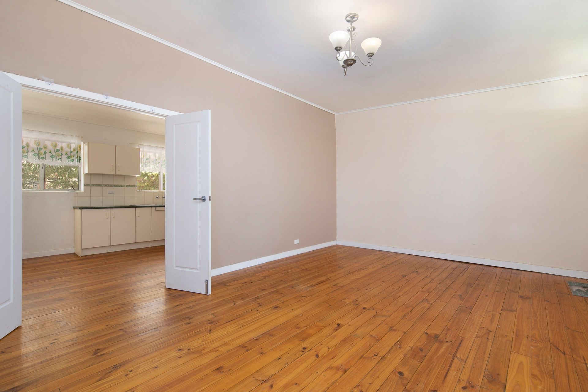 19 Theodore Street — photo 3 of 13