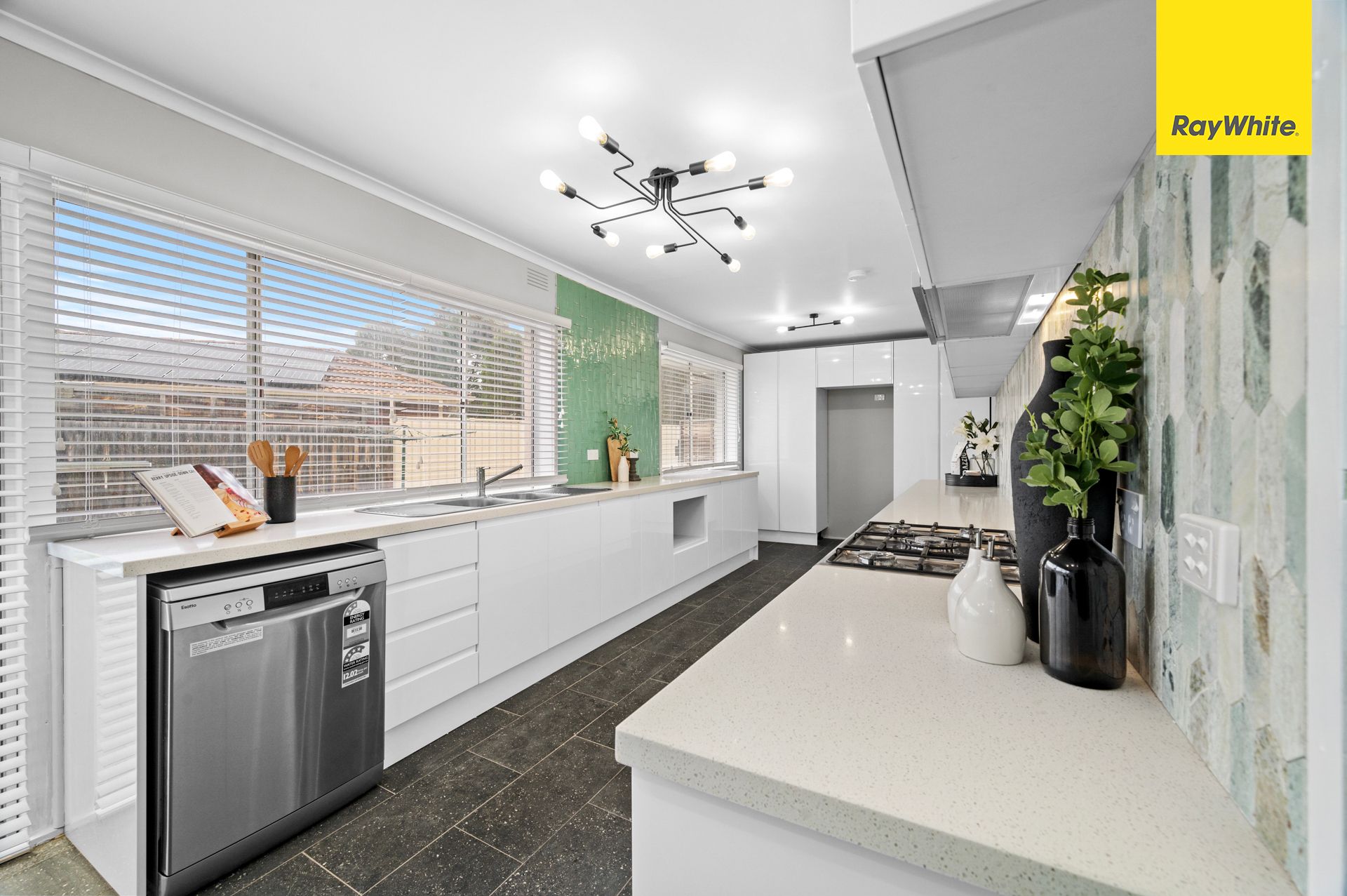 28 Fraser Street, Melton South VIC 3338