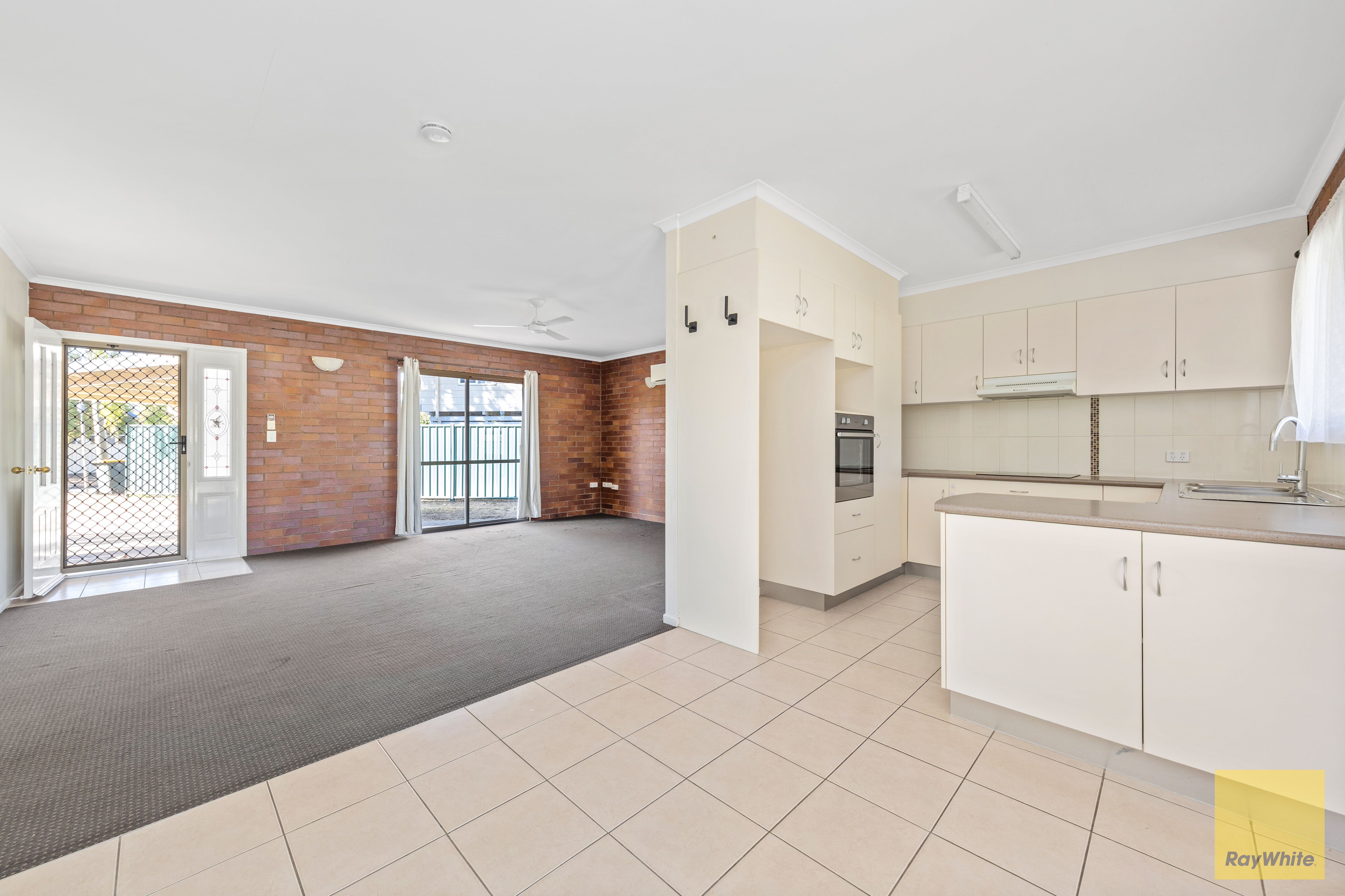34 Dawn Crescent — photo 8 of 19