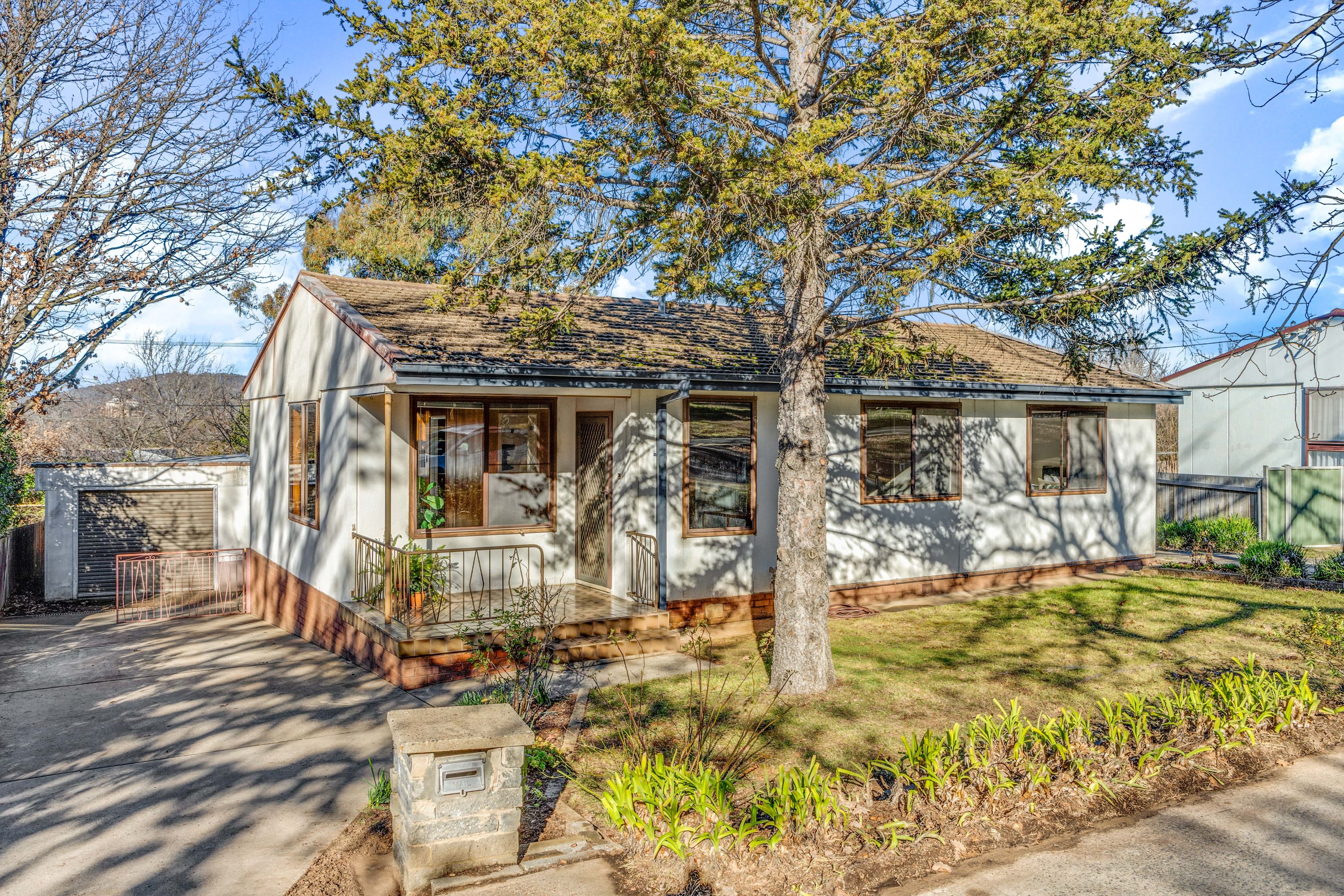 16 Mackennal Street, Lyneham, ACT 2602