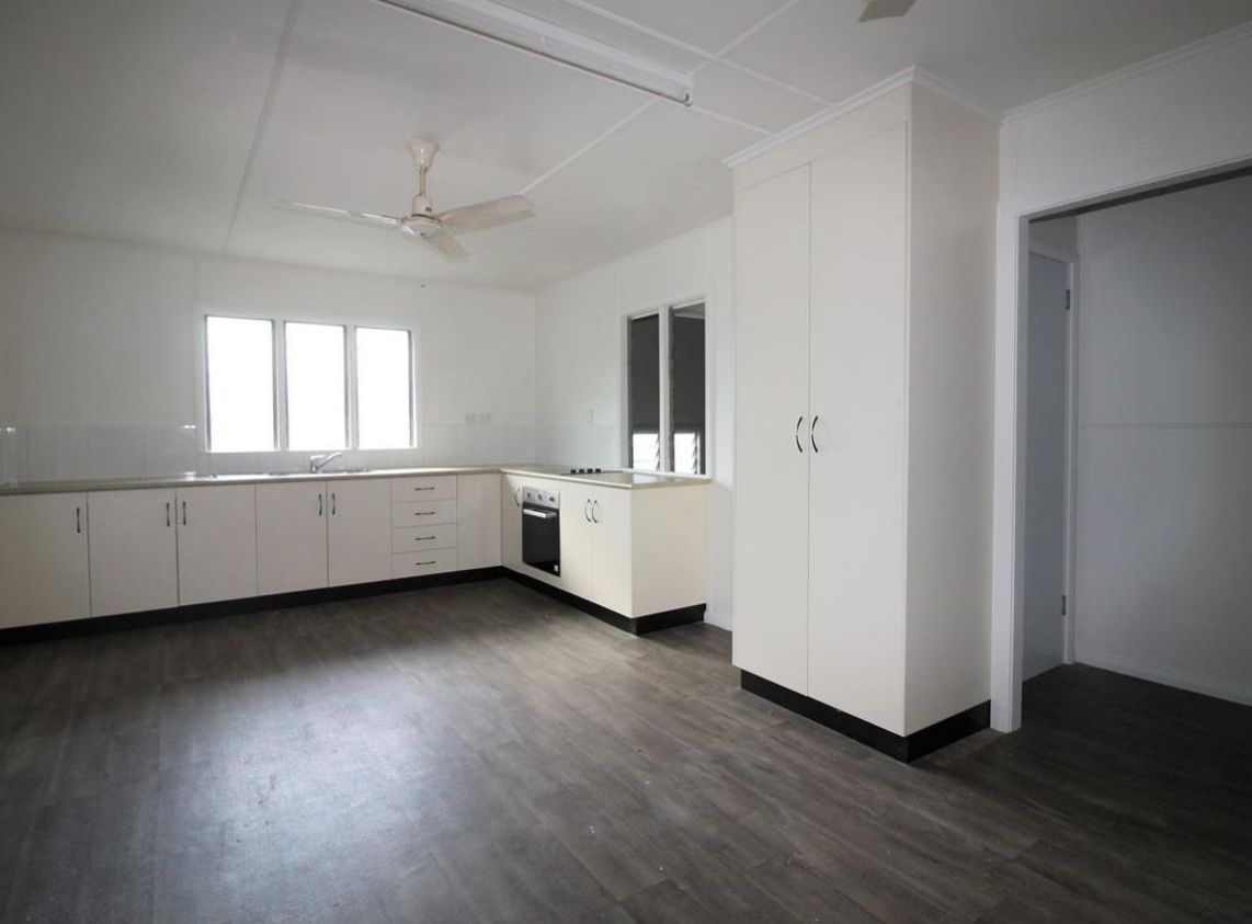 2/290 McCoombe Street, Westcourt, QLD 4870