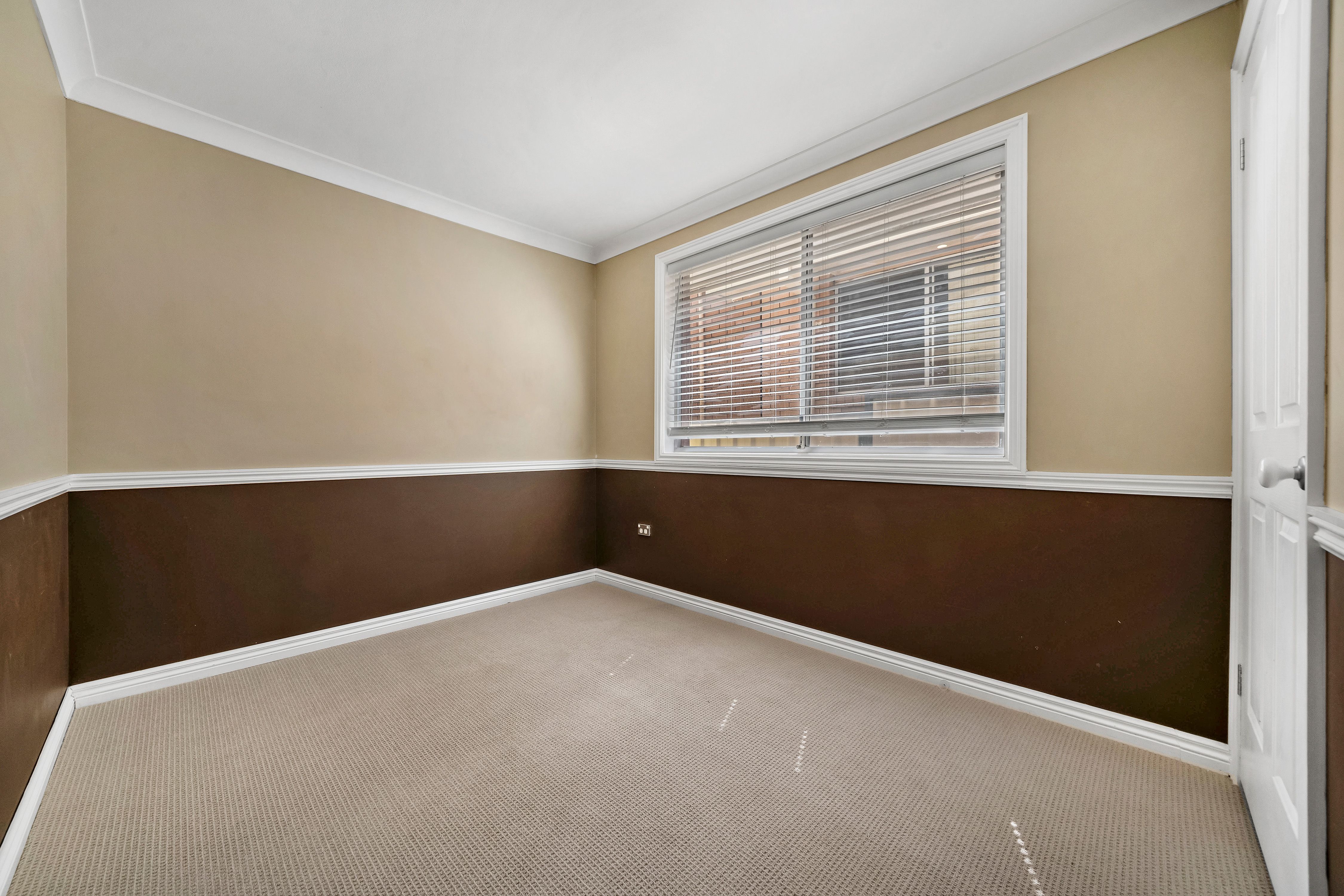 36 Hume Crescent — photo 16 of 23