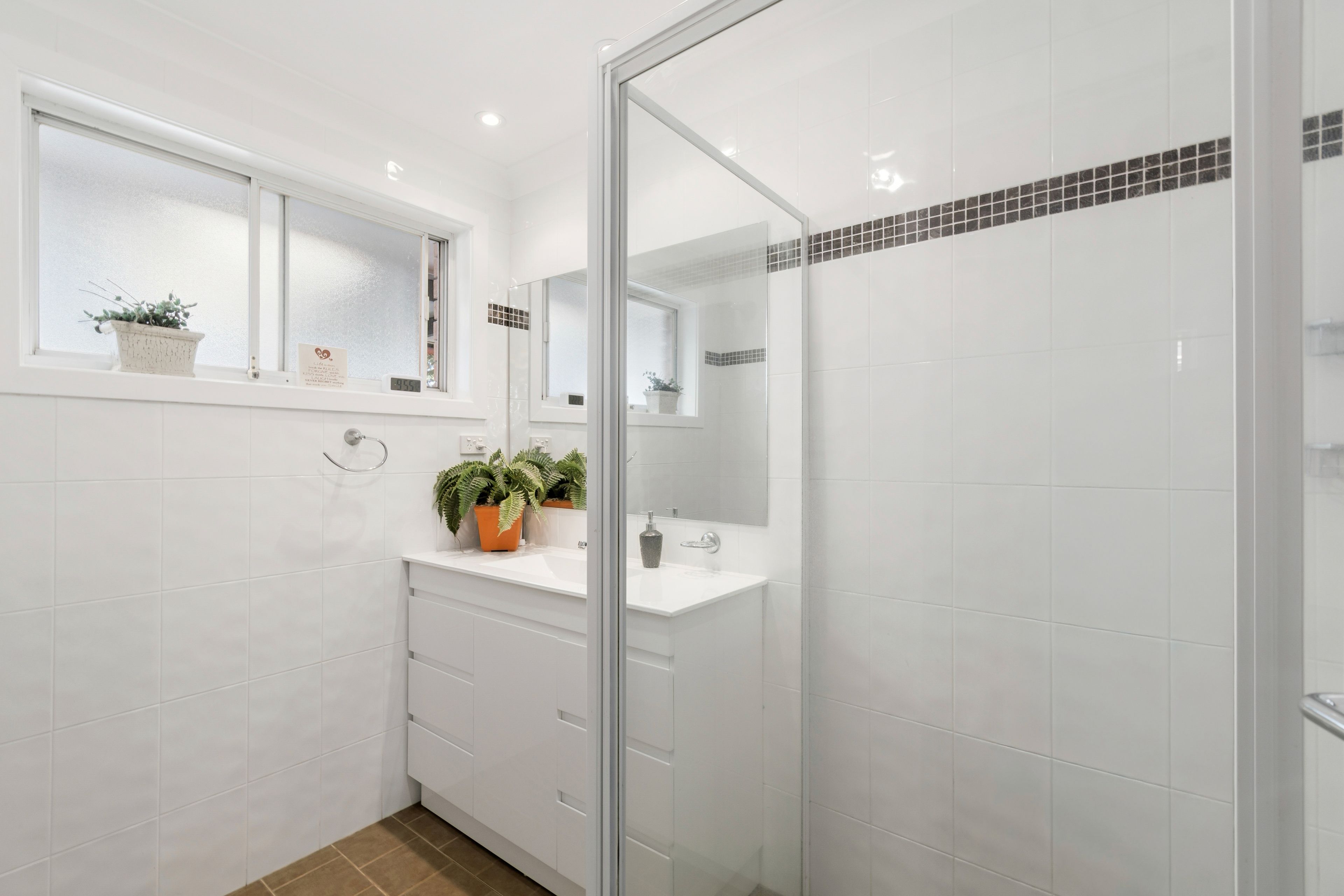 20 Saville Road — photo 8 of 10