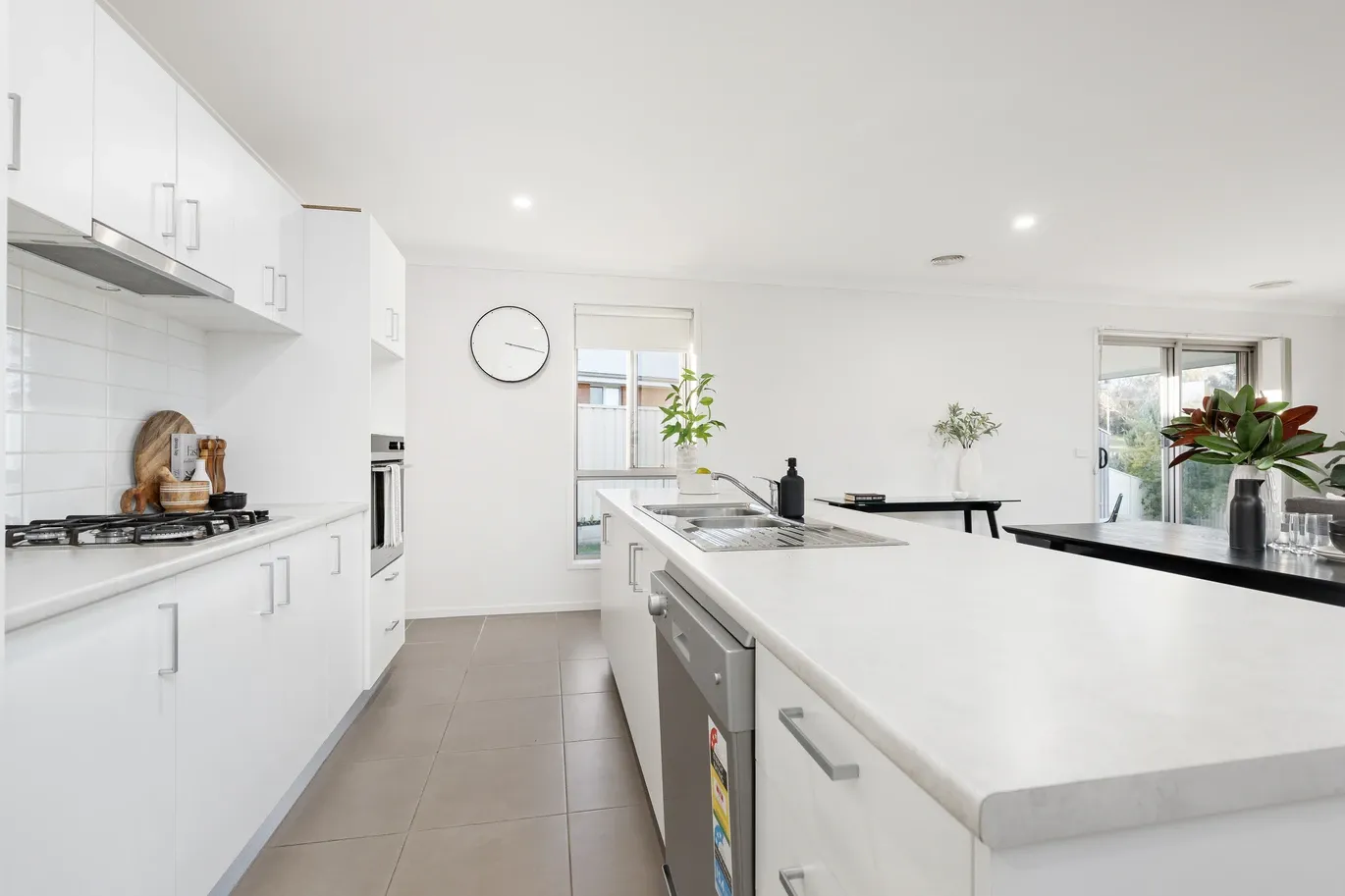 22 Royce Crescent — photo 8 of 10