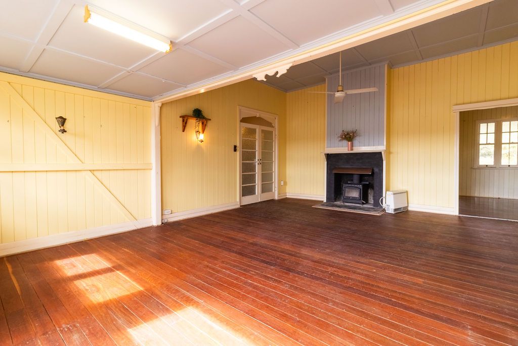 9 Albert Street, Crows Nest, QLD 4355