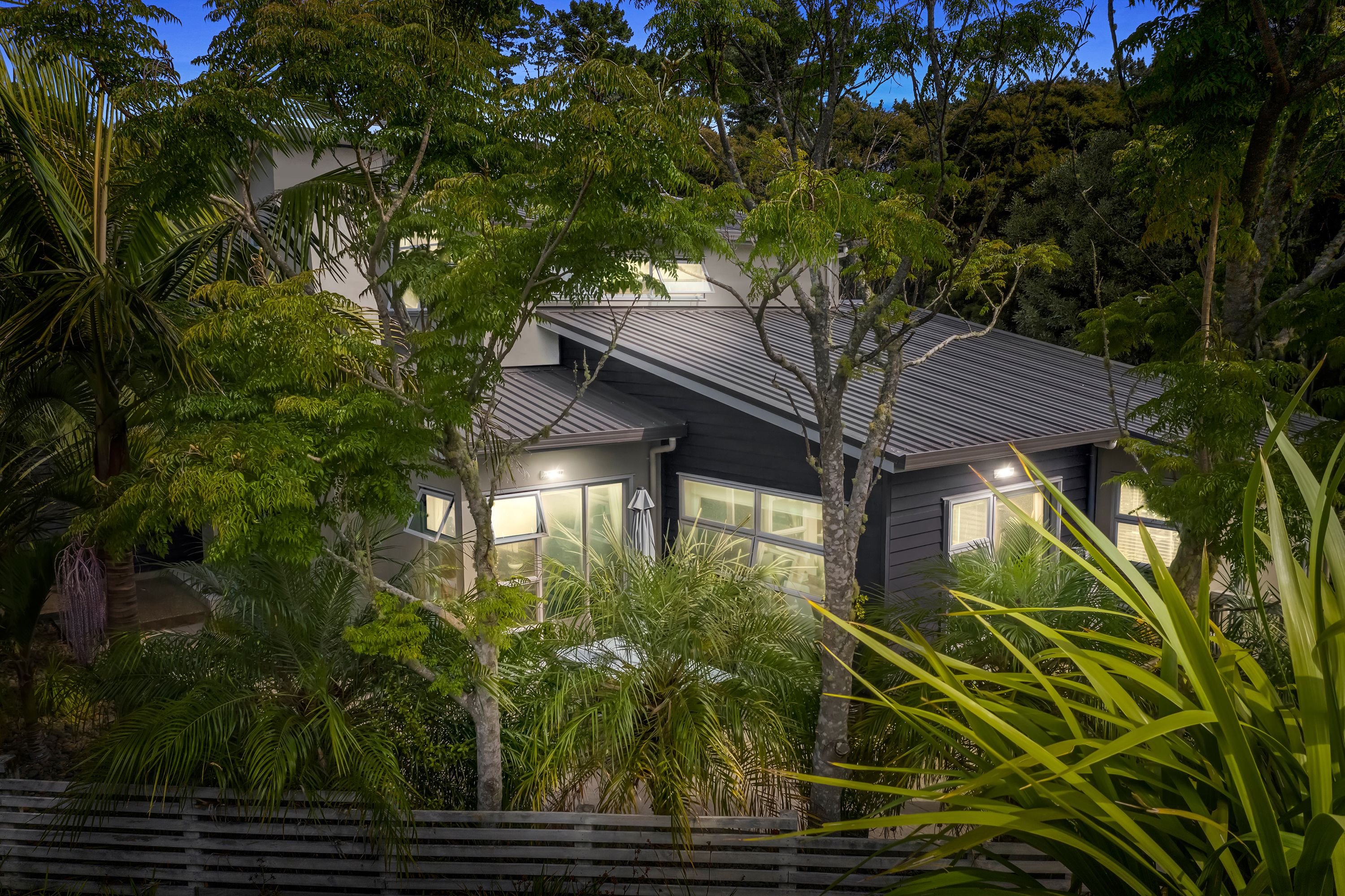 16 Hazel Glen, Glenfield, North Shore City