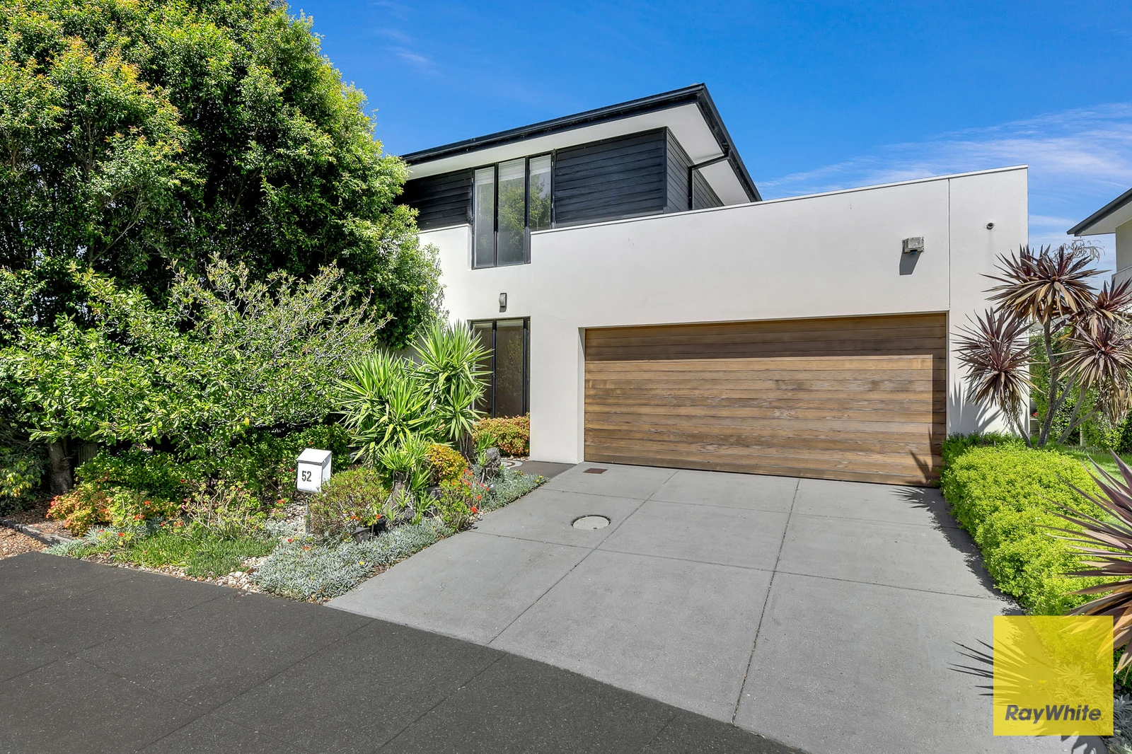 52 Signature Boulevard, Sanctuary Lakes, VIC 3030