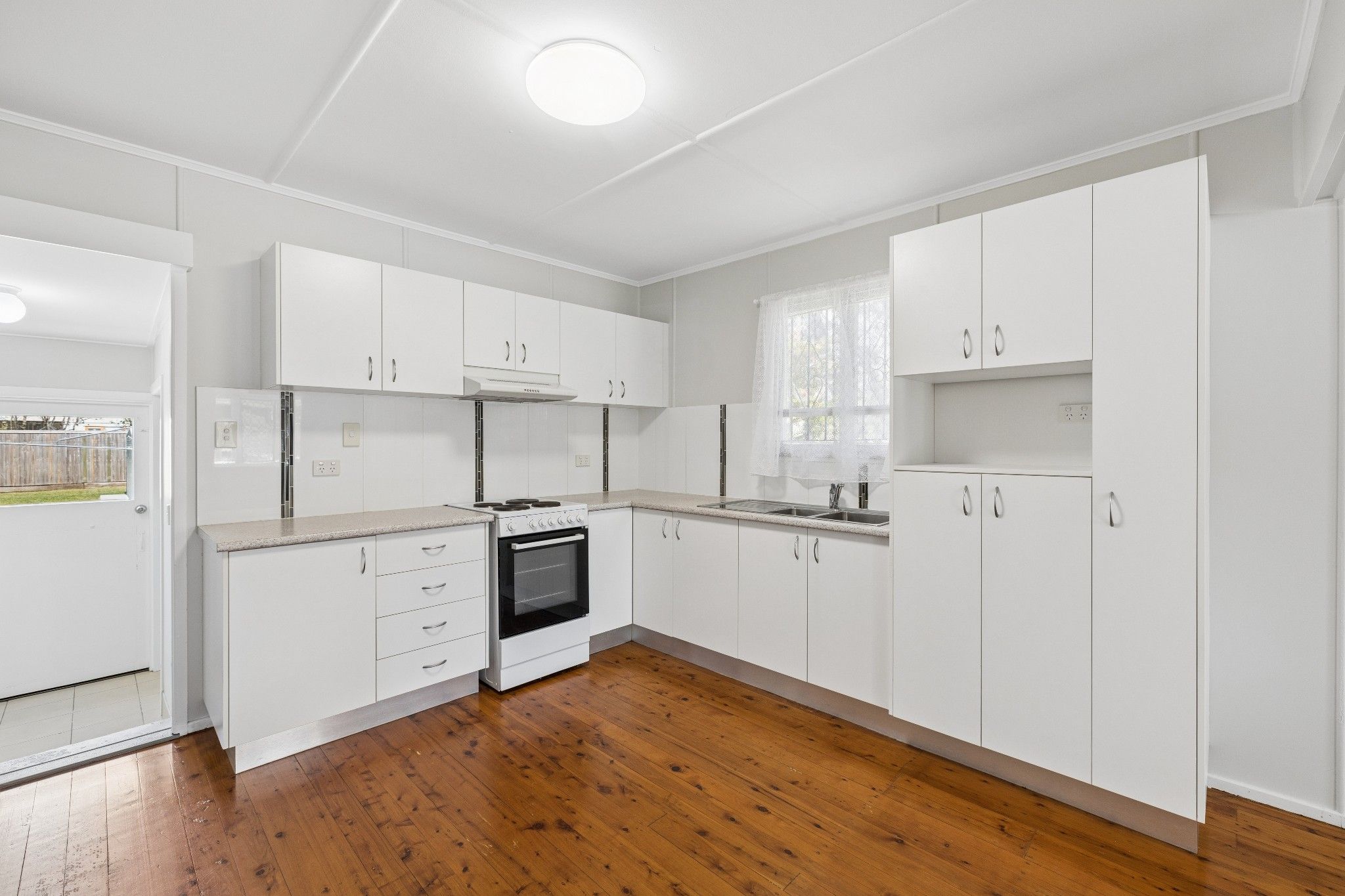 22 Inglis Street — photo 5 of 28