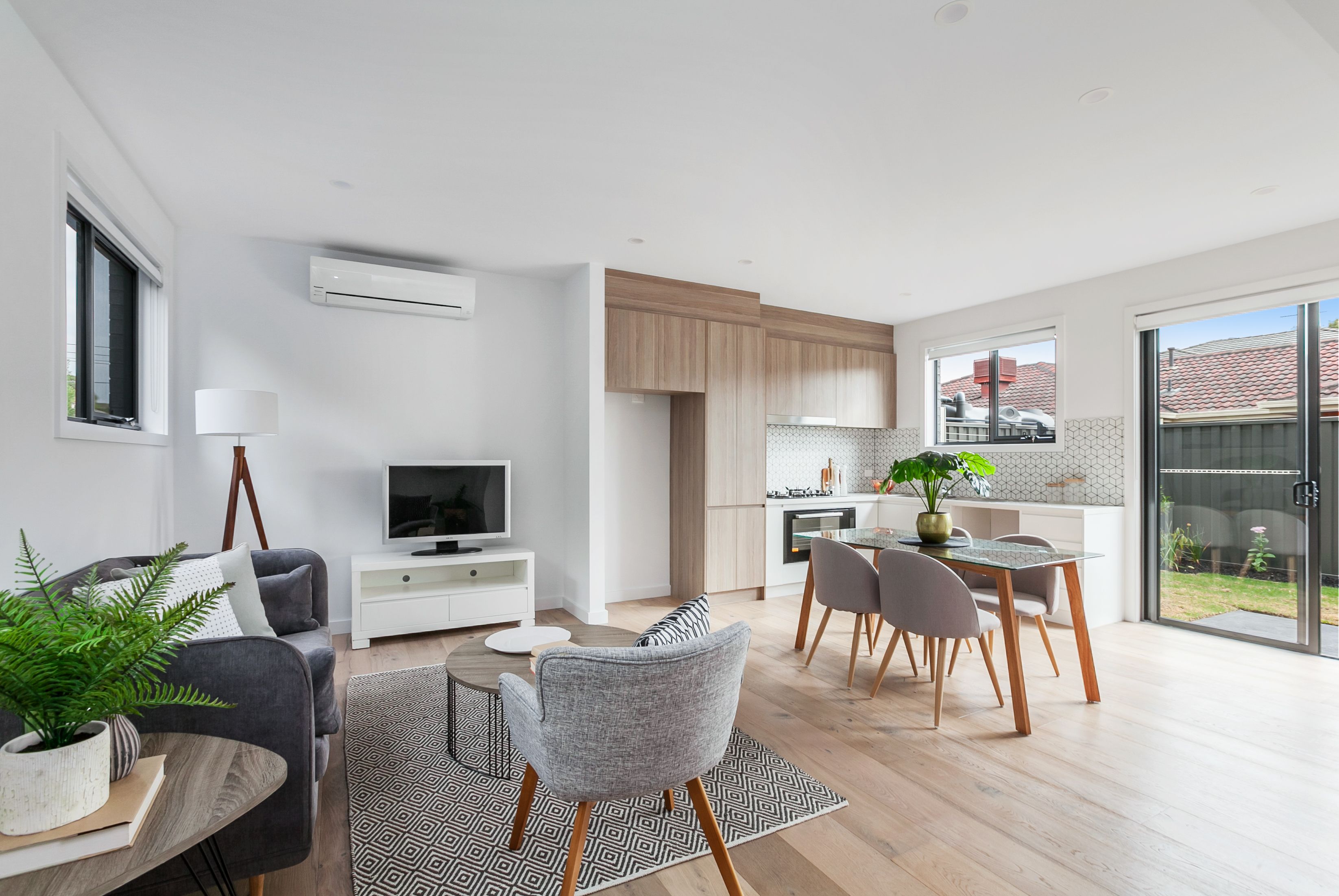 2/10 Gregory Street, Oak Park, VIC 3046