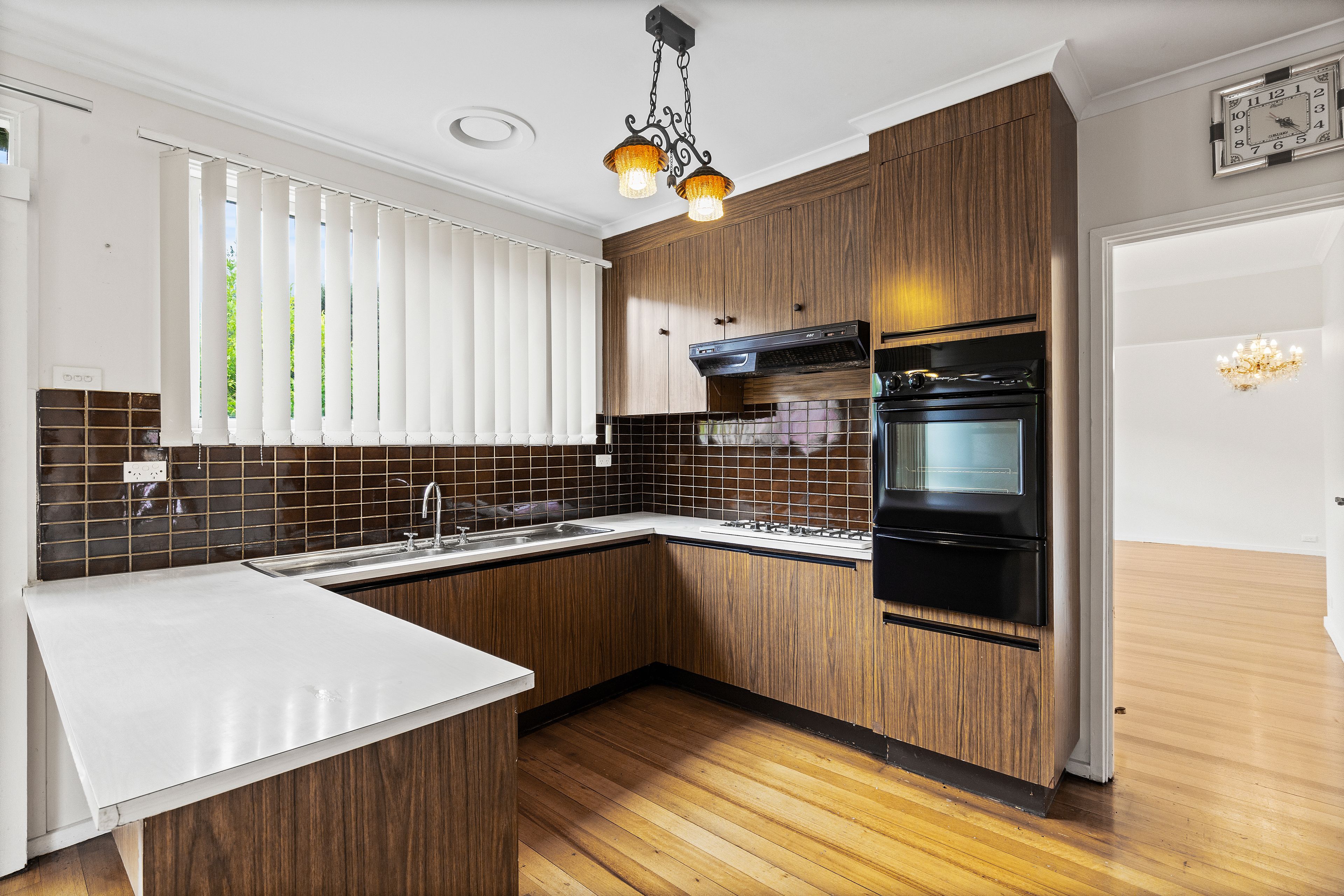 7 Woodleigh Crescent — photo 3 of 12