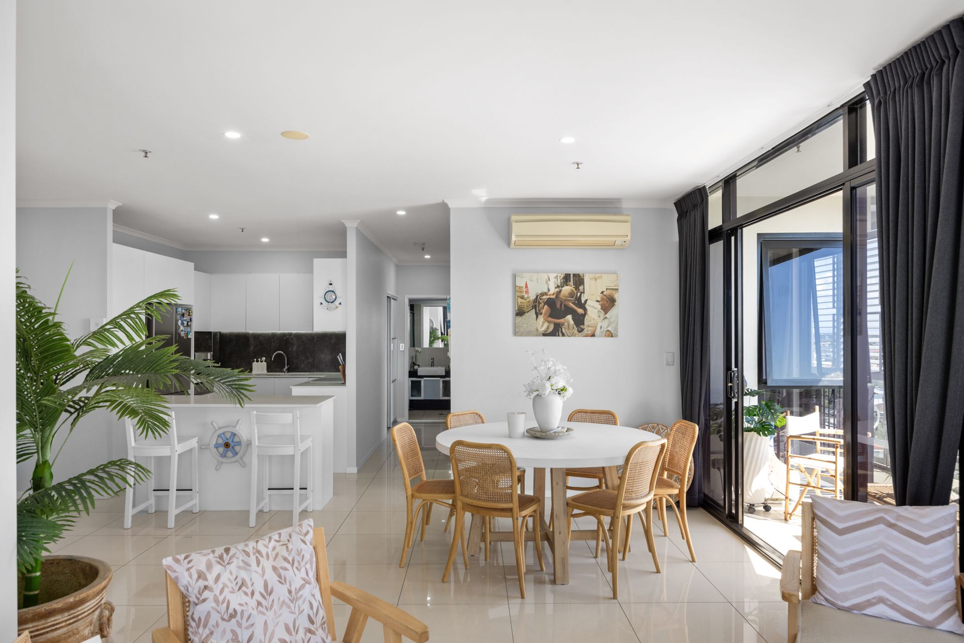 Unit 801/75 Landsborough Parade — photo 12 of 26