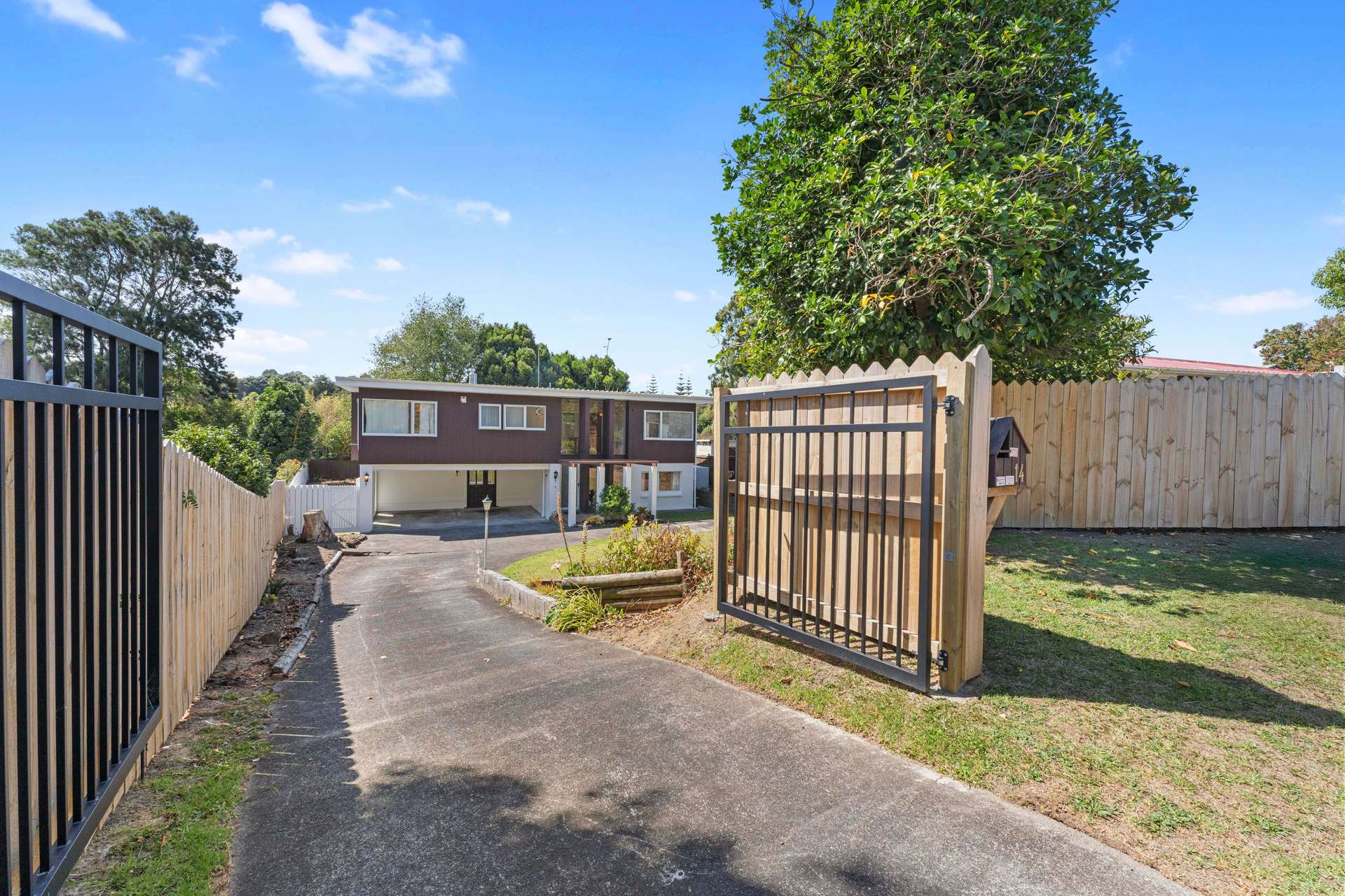 14 Lawrence Crescent photo 0