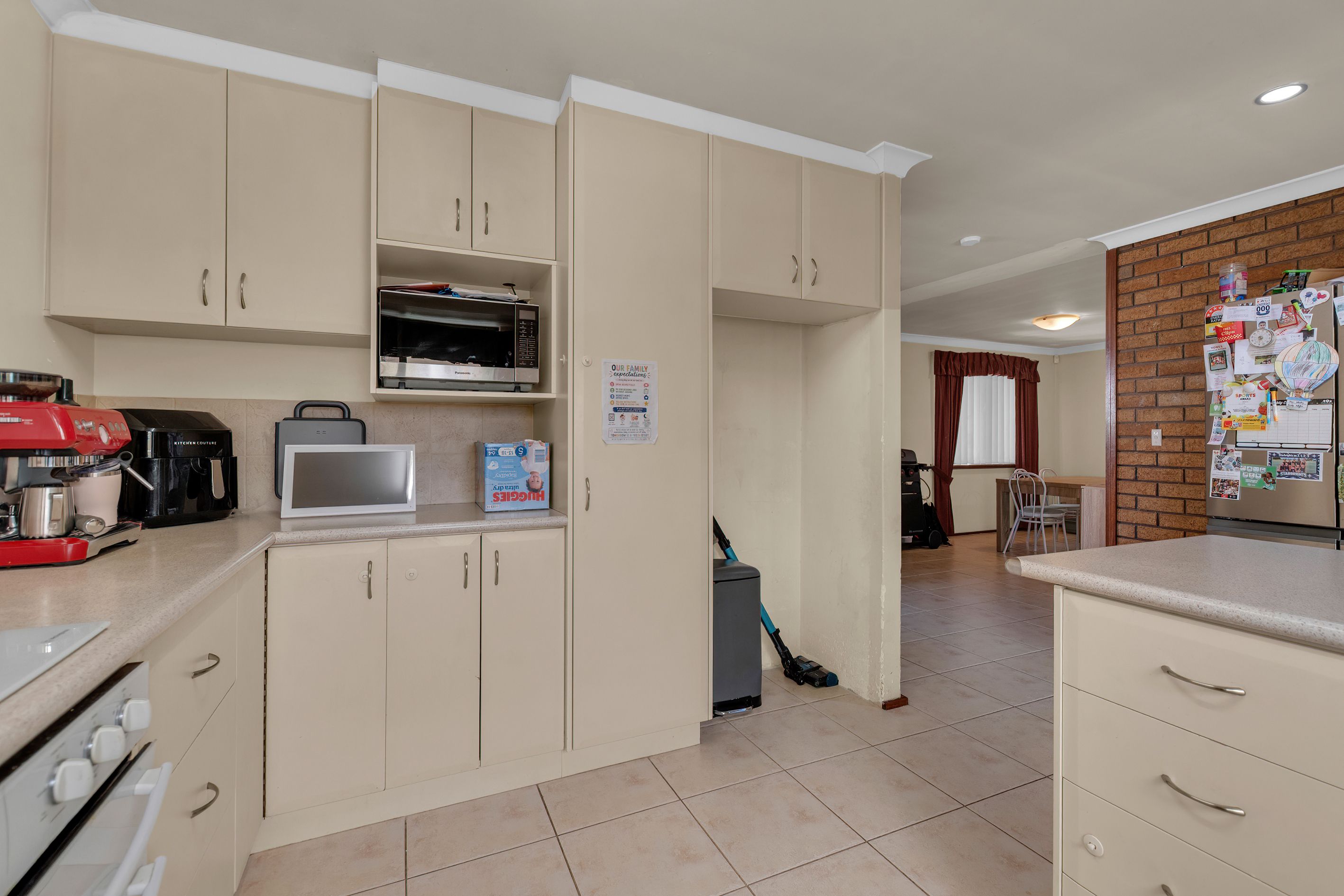 24 Cambridge Crescent — photo 10 of 27