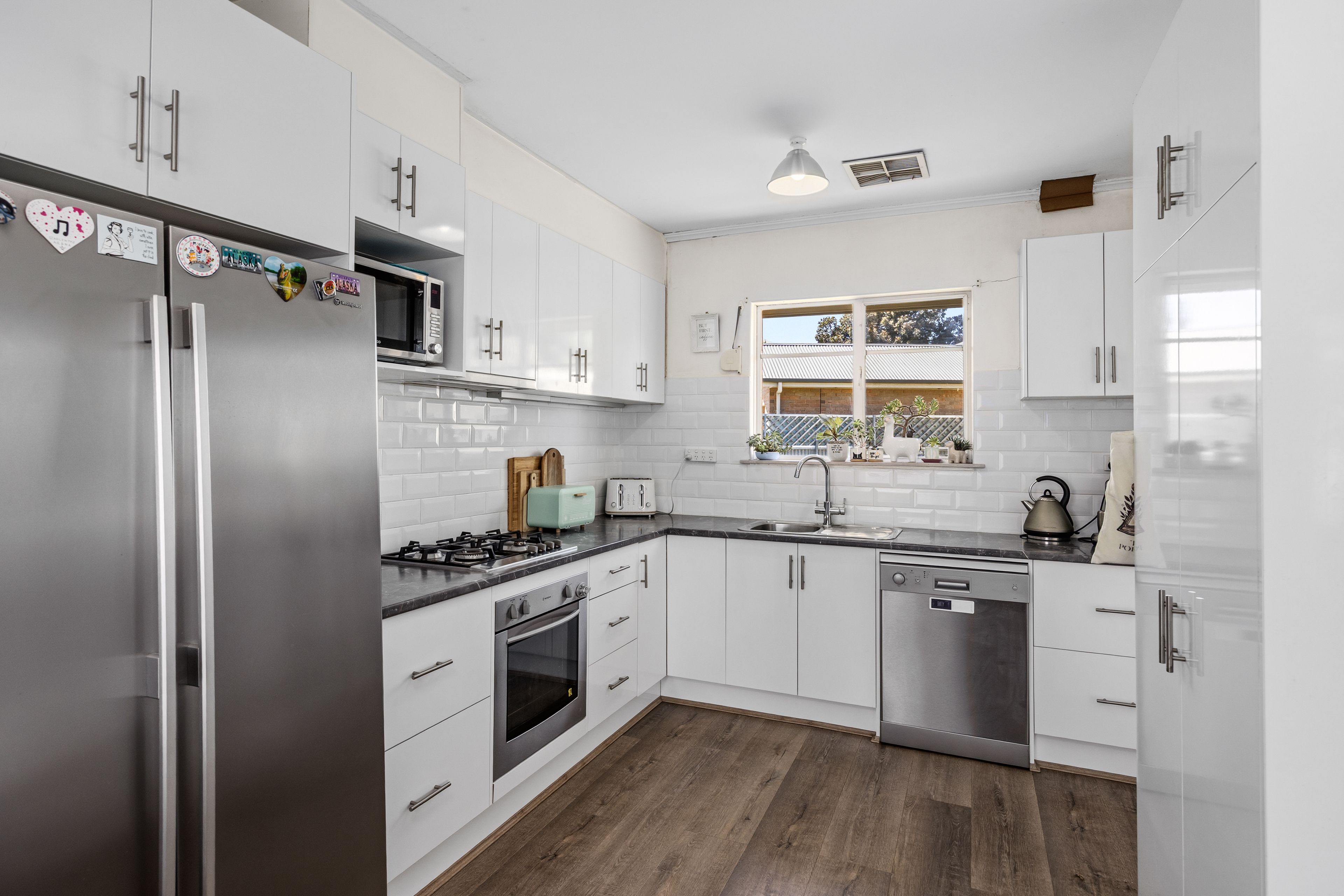 12 Sherwood Avenue — photo 3 of 16