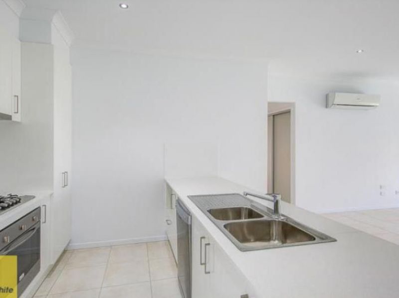 5 Stirling Circuit, Redbank Plains, QLD 4301
