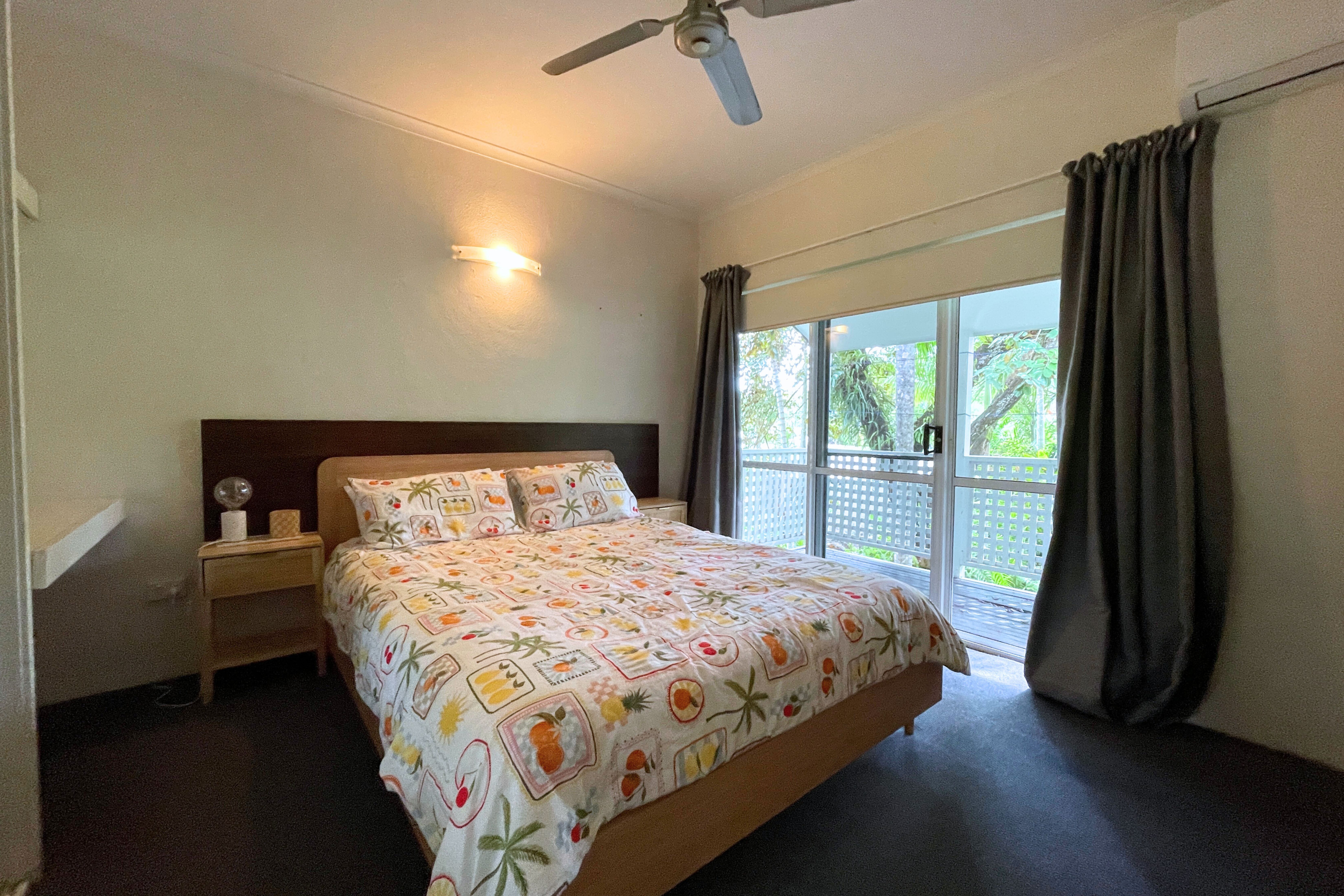 2/121-137 Port Douglas Road — photo 5 of 10
