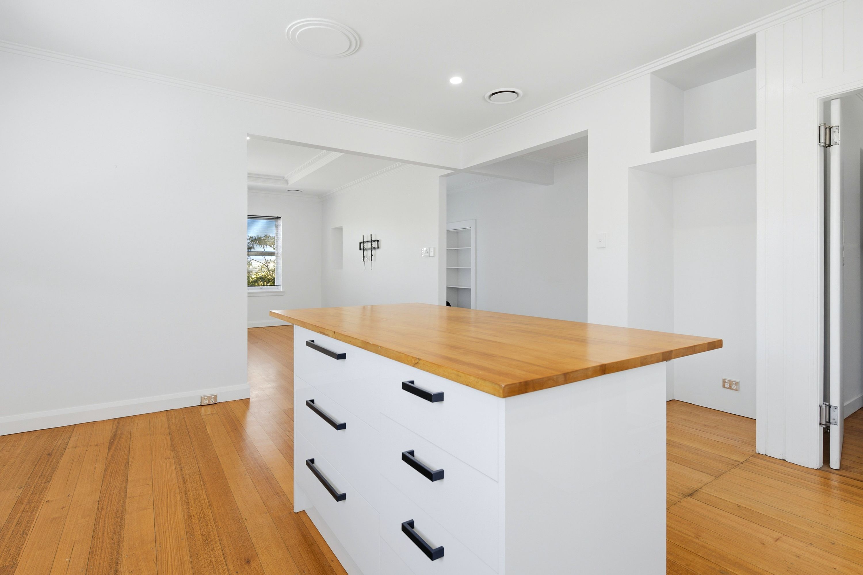 279 St Leonards Road — photo 6 of 29