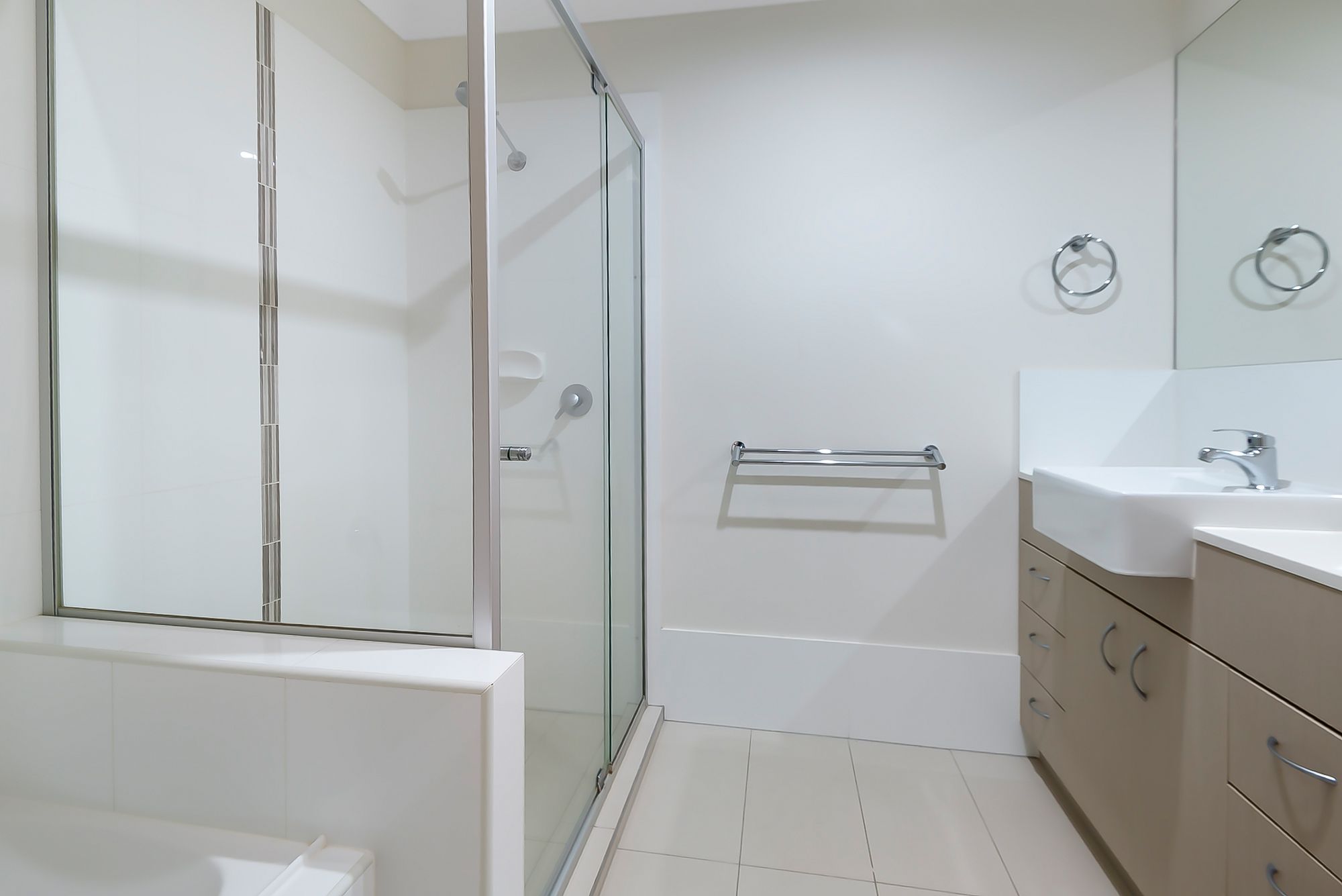 3/61 East Quay Drive — photo 7 of 12