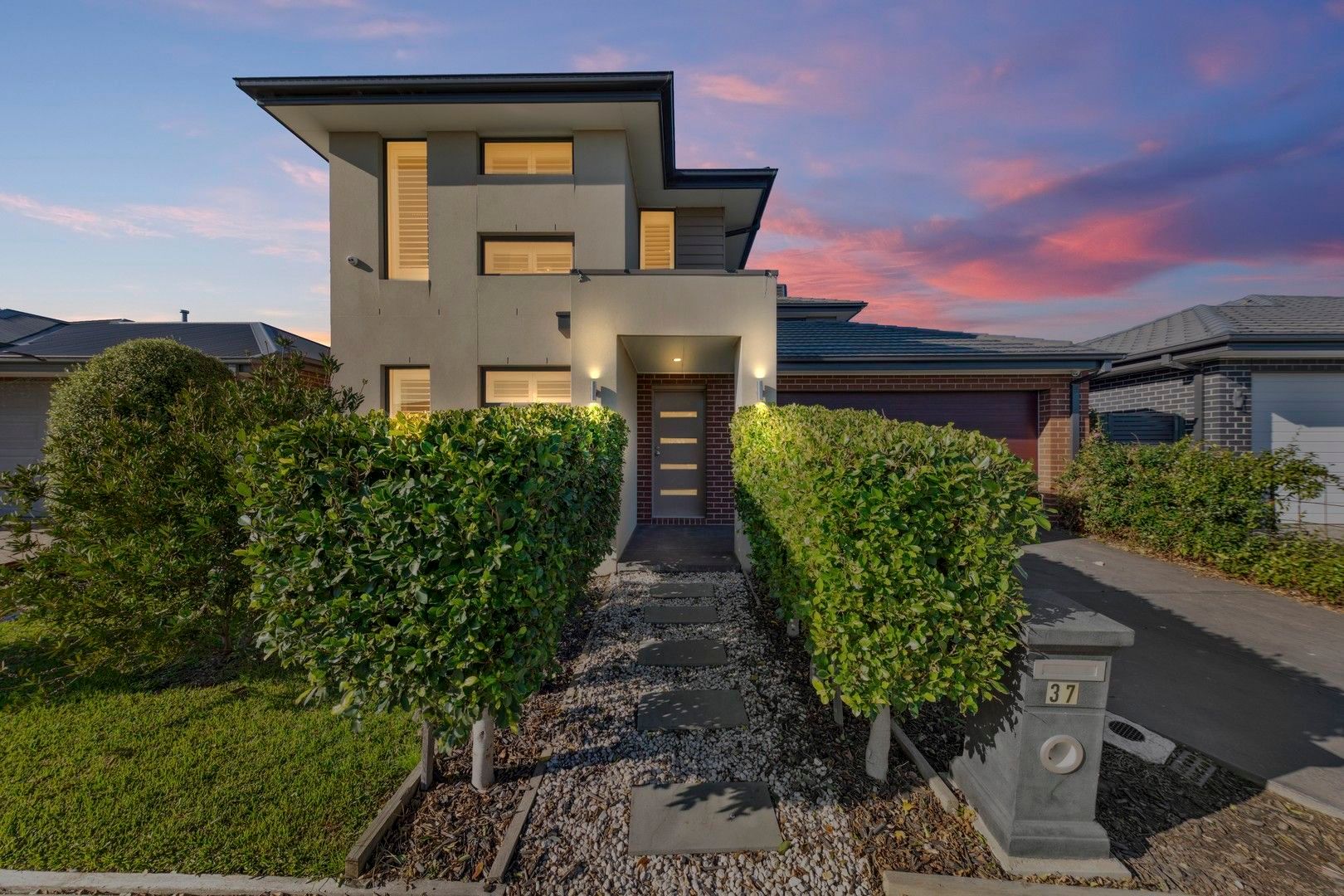 37 Heytesbury Drive, Officer South, VIC 3809