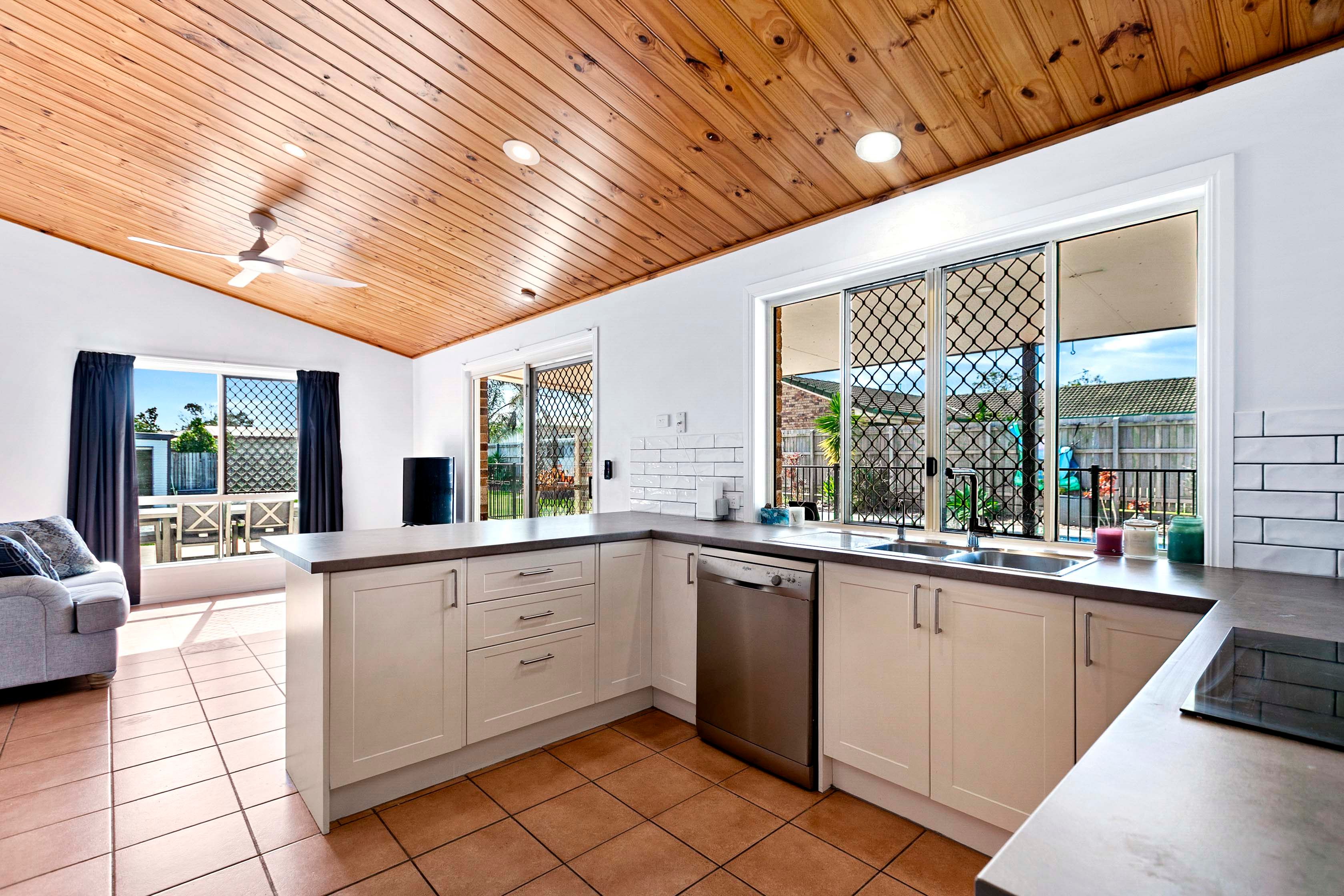 6 Merrilyn Court — photo 8 of 30