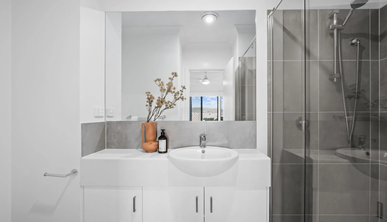 8 Torrens Parkway — photo 4 of 14
