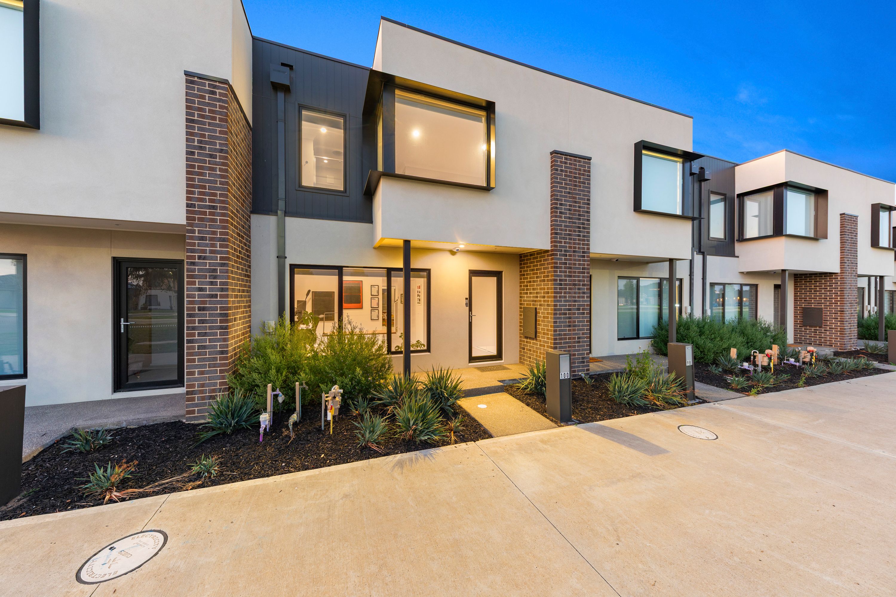 100 Centenary Boulevard, Officer South, VIC 3809