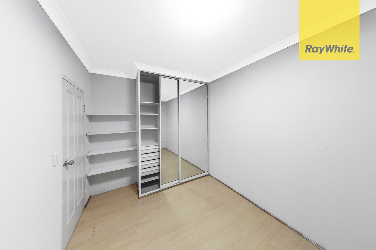 9/6-8 Lennox Street — photo 3 of 8